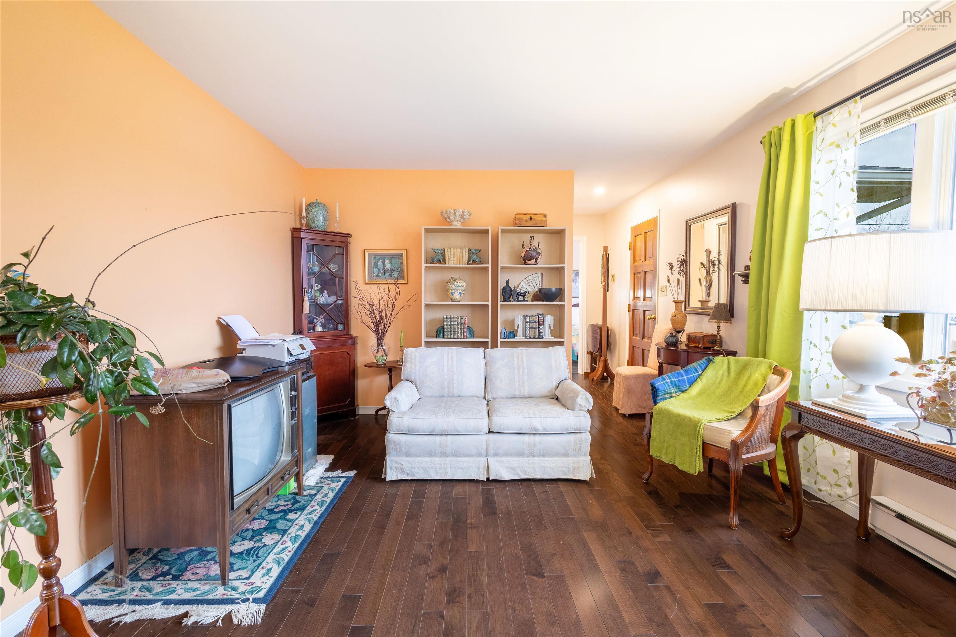 $300,000.00: 42 Holic Avenue, North Sydney