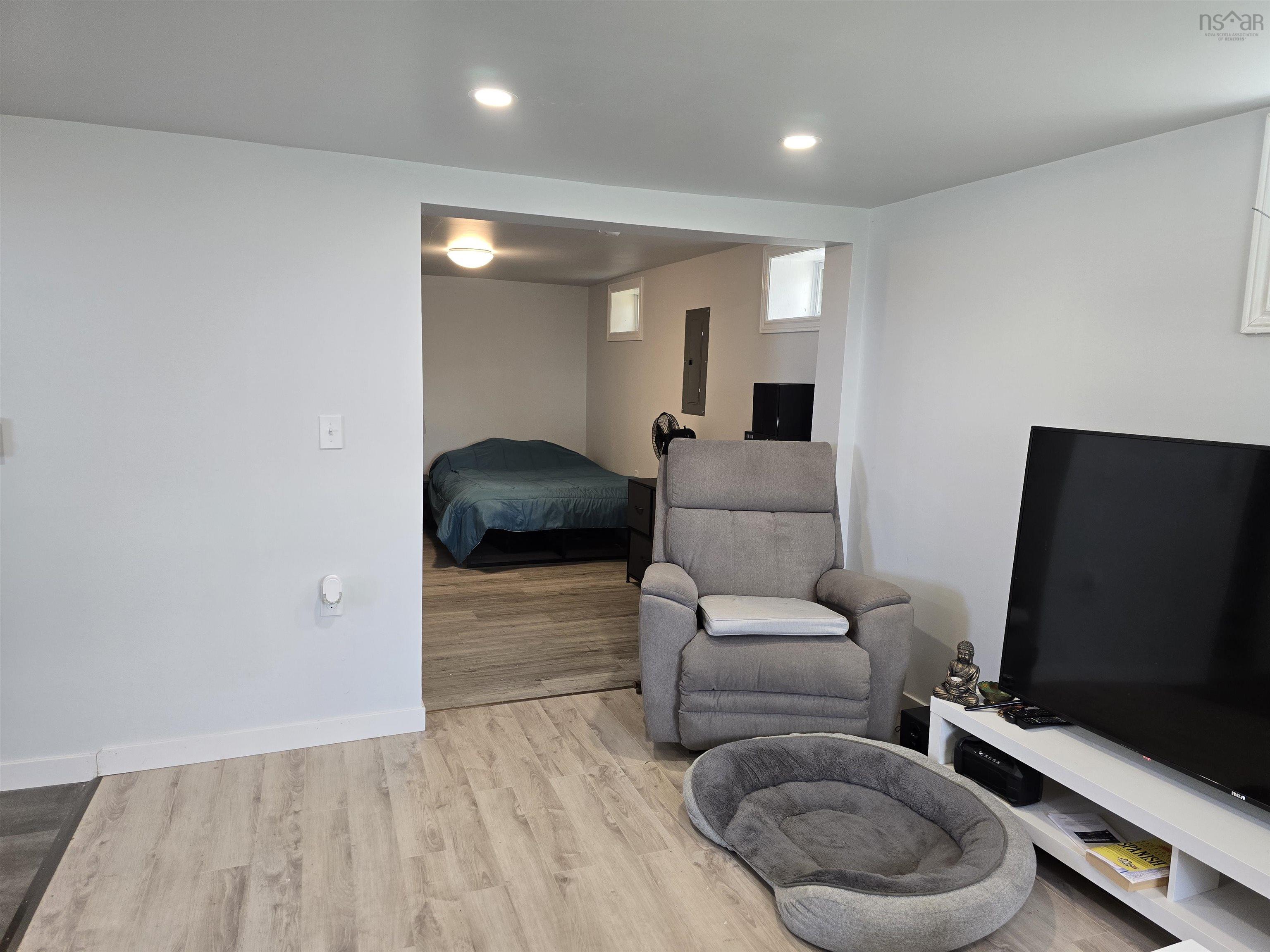 $285,000.00: 66 Oak Street, Trenton