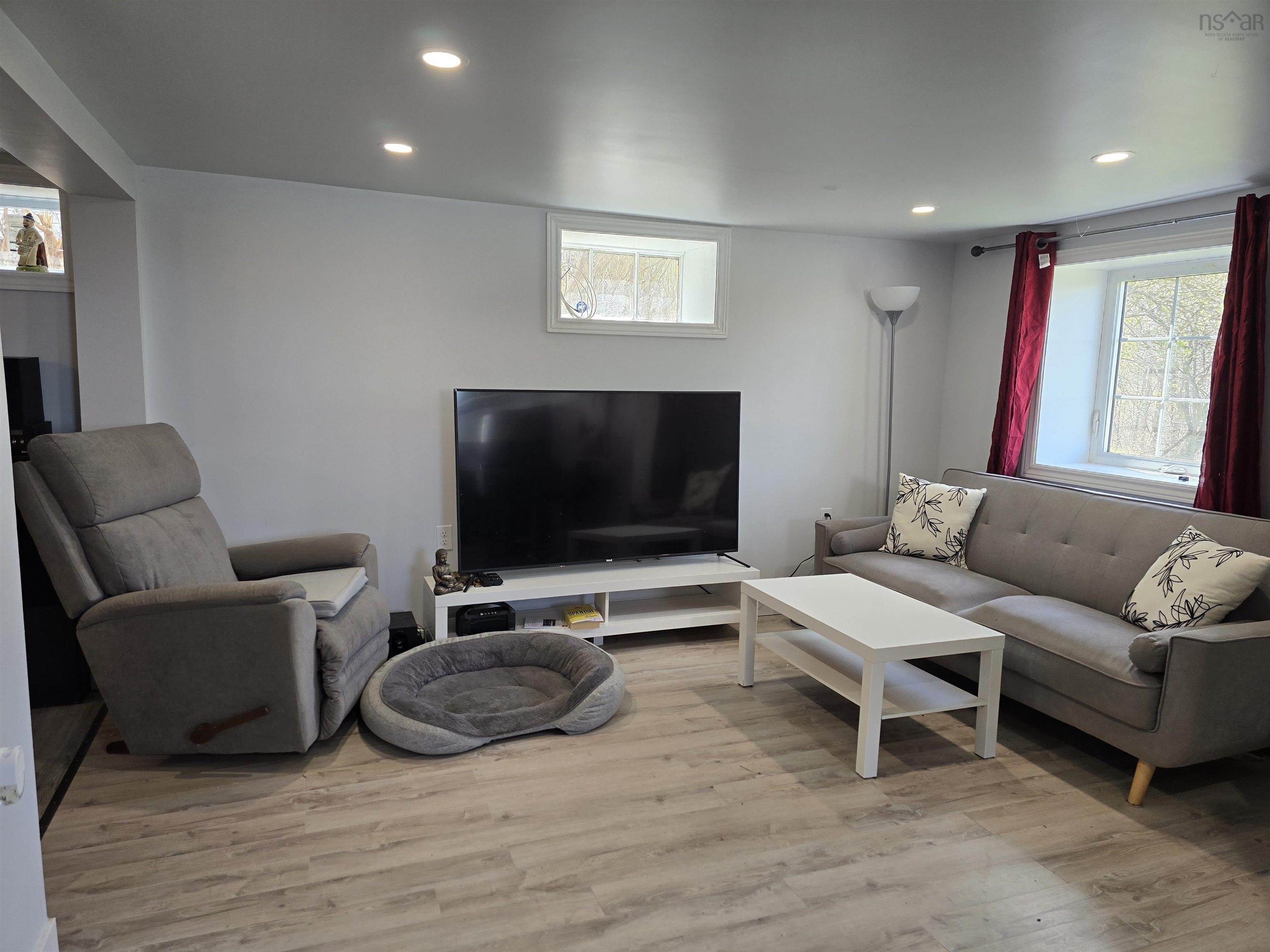 $285,000.00: 66 Oak Street, Trenton