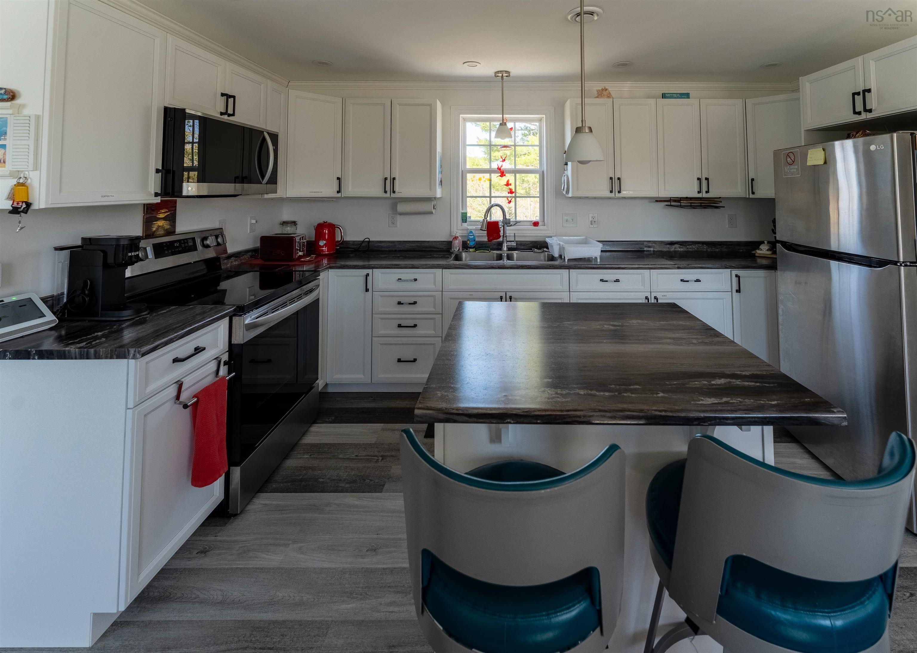 $470,000.00: 7714 Highway 3, Summerville Centre