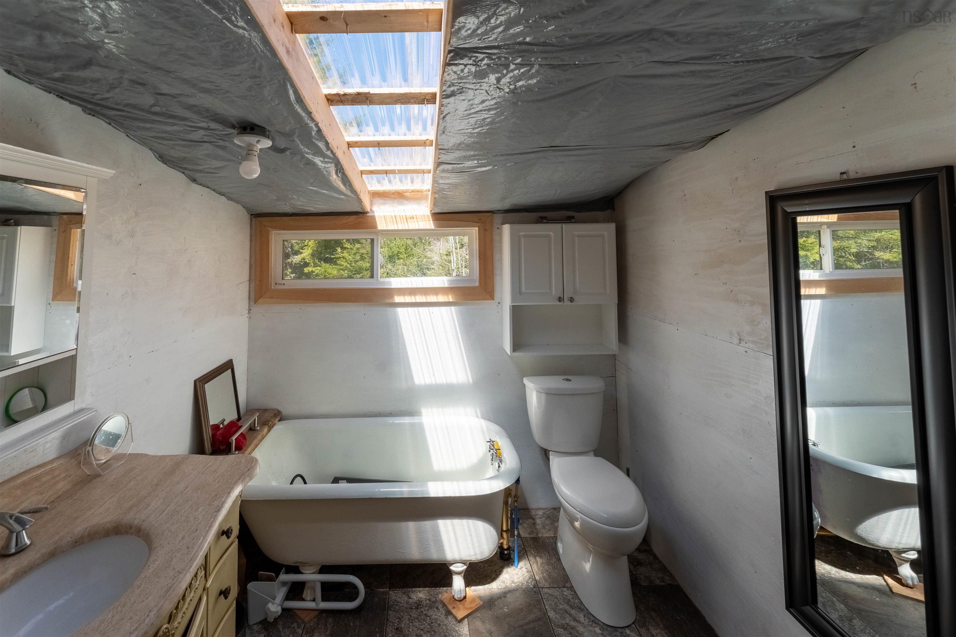 $470,000.00: 7714 Highway 3, Summerville Centre