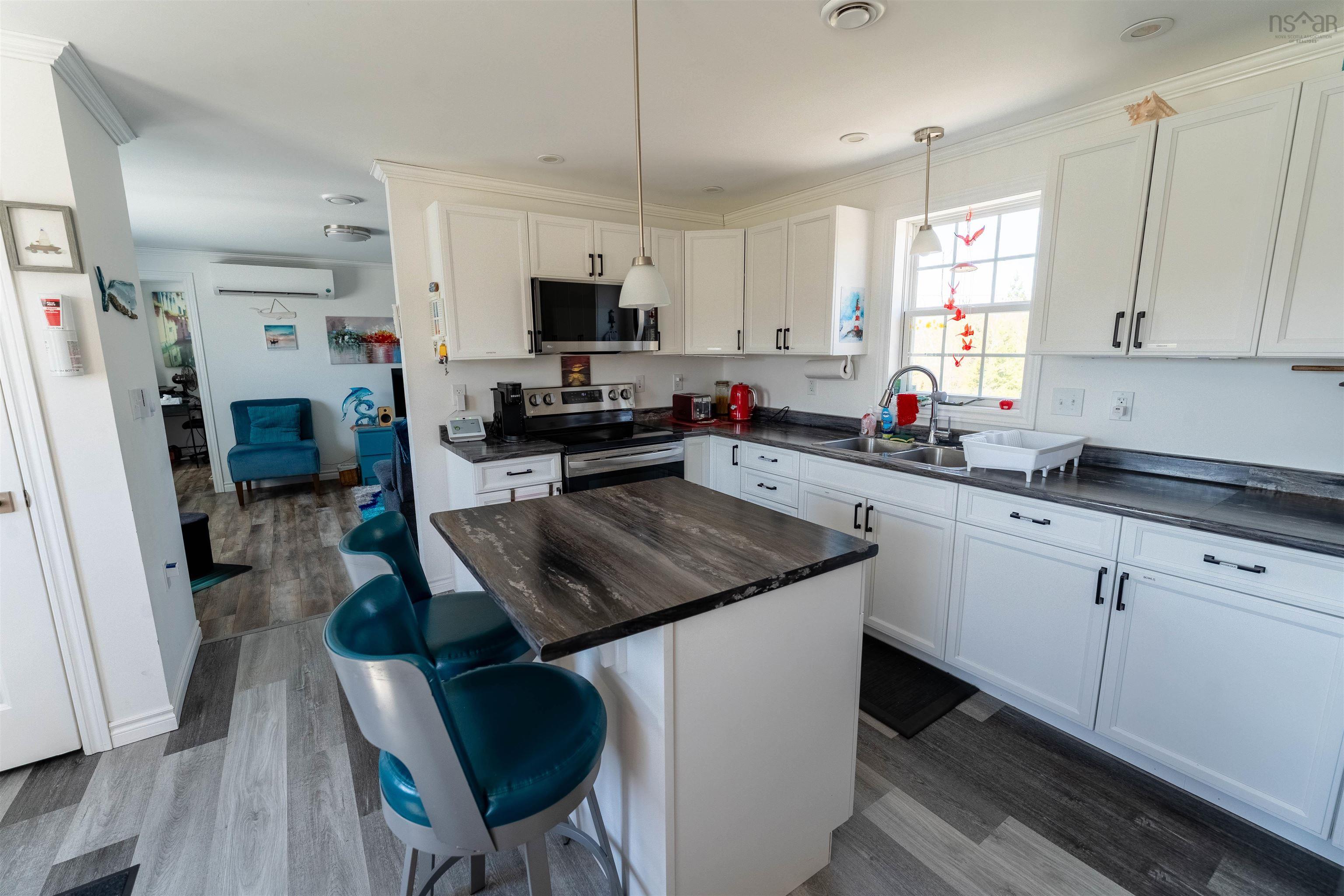 $470,000.00: 7714 Highway 3, Summerville Centre