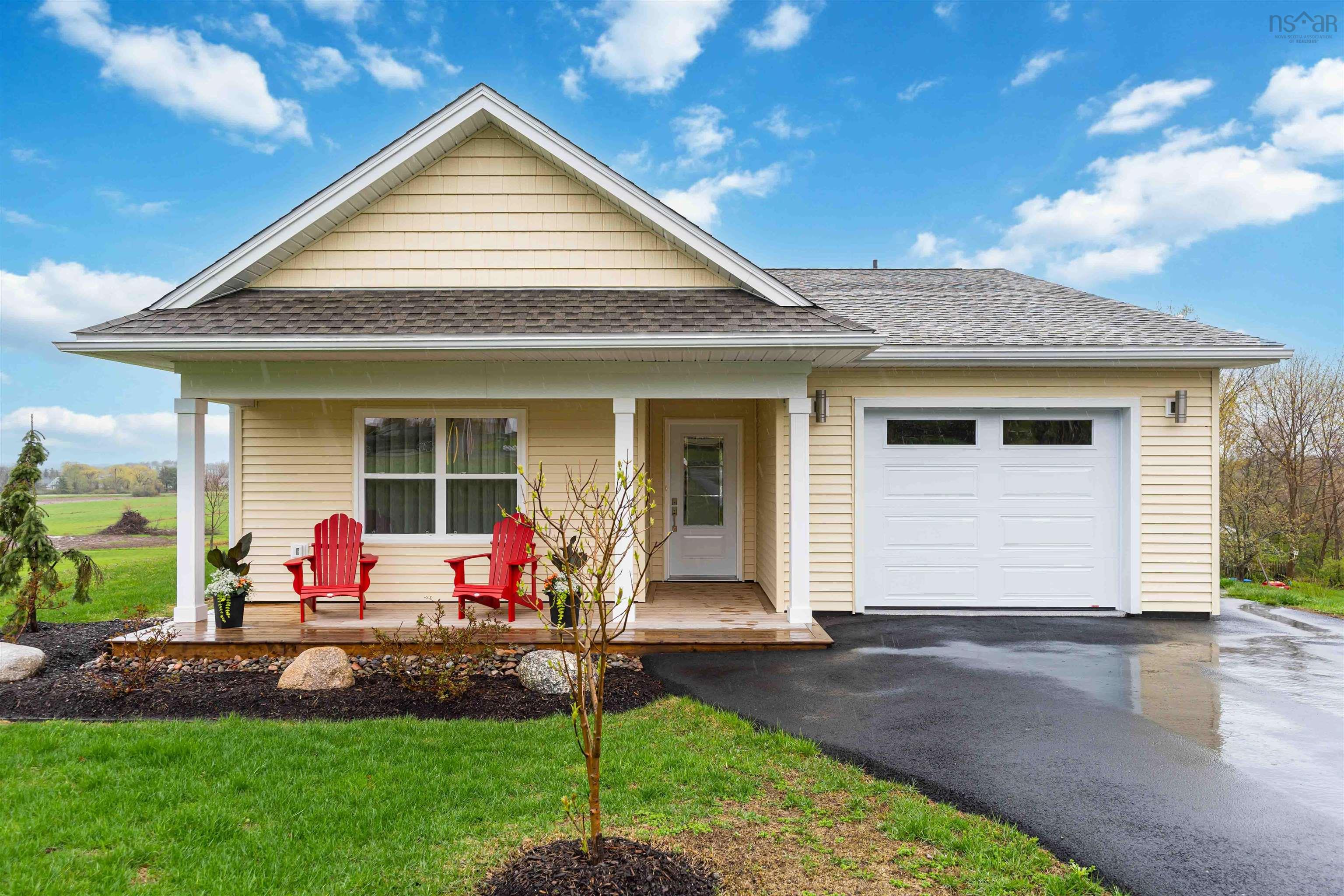 $692,900.00: 105 Town Road, Falmouth