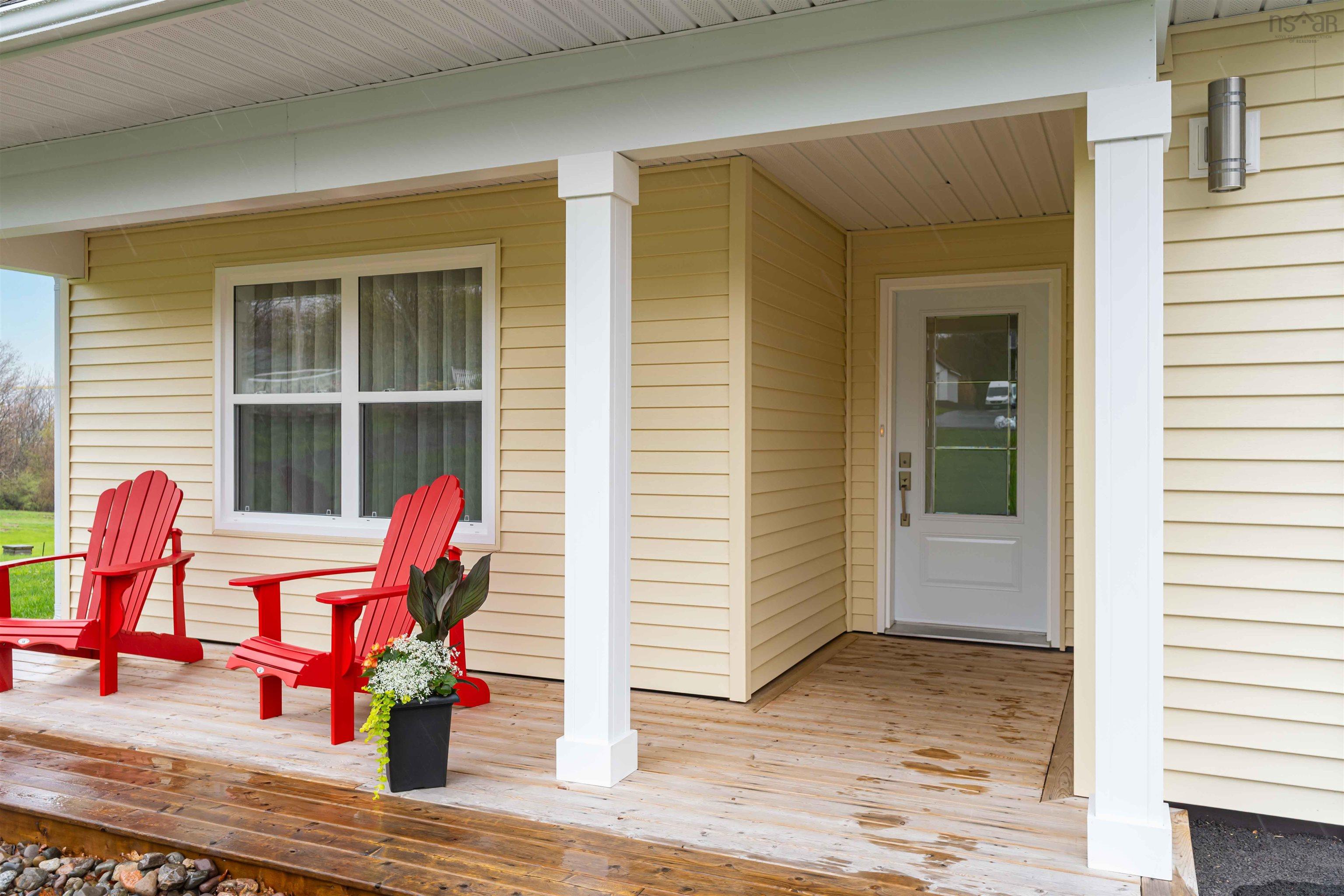 $692,900.00: 105 Town Road, Falmouth