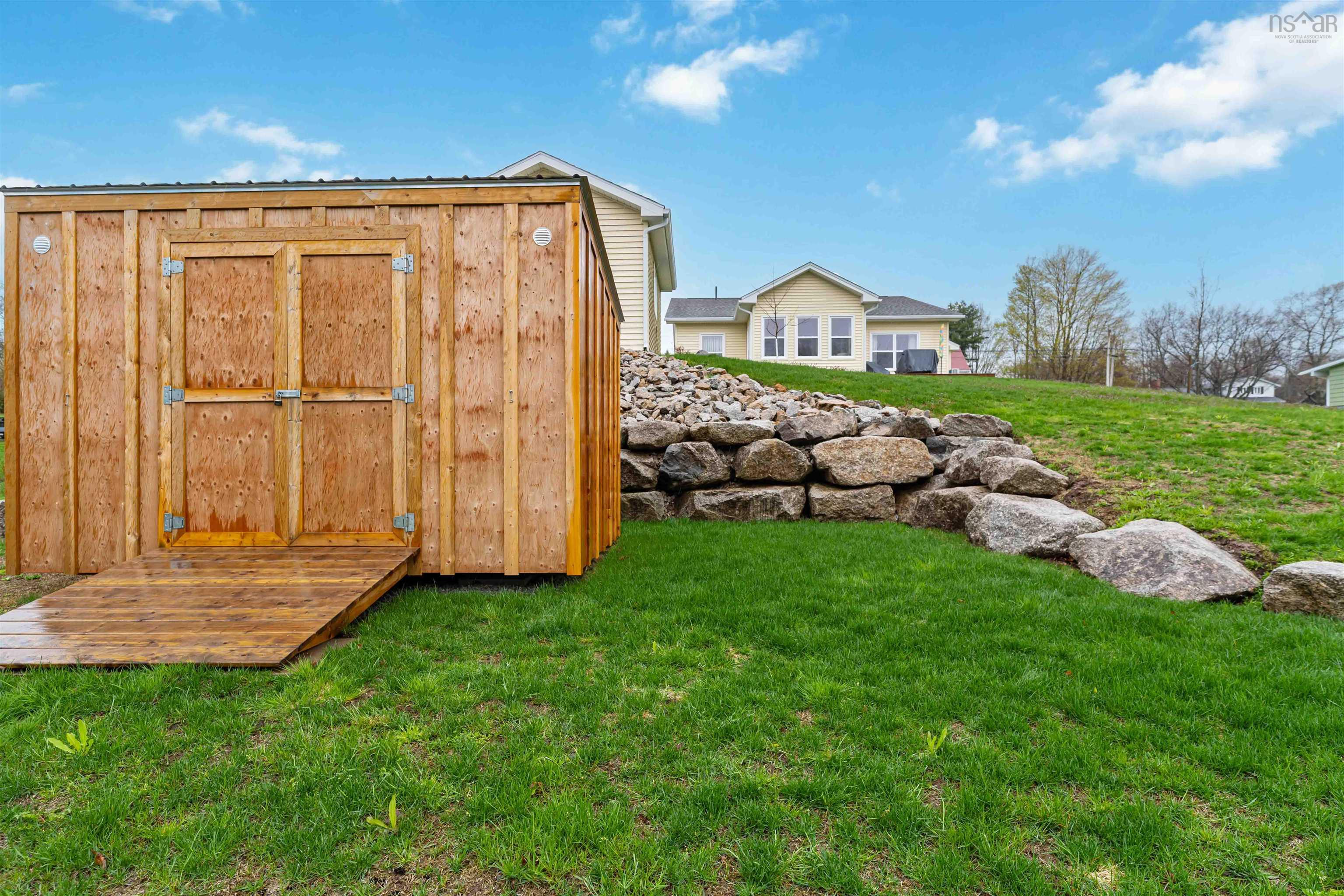 $692,900.00: 105 Town Road, Falmouth