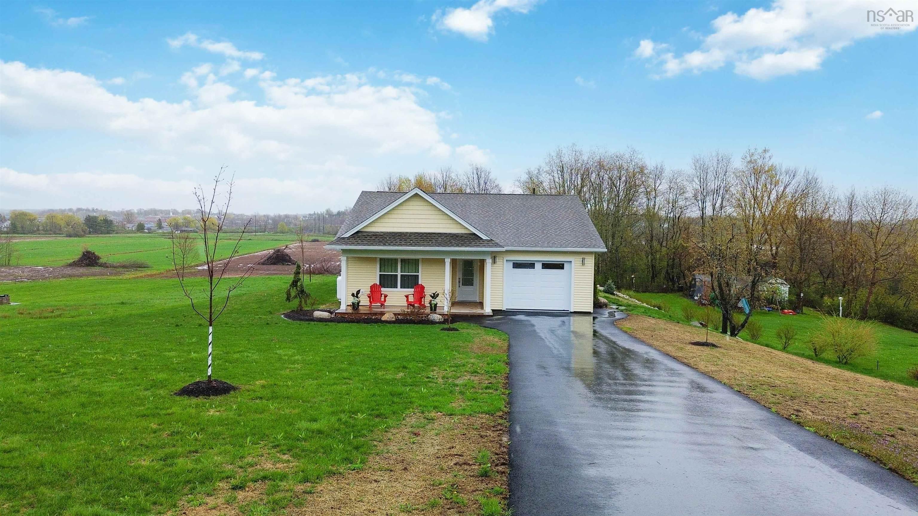$692,900.00: 105 Town Road, Falmouth