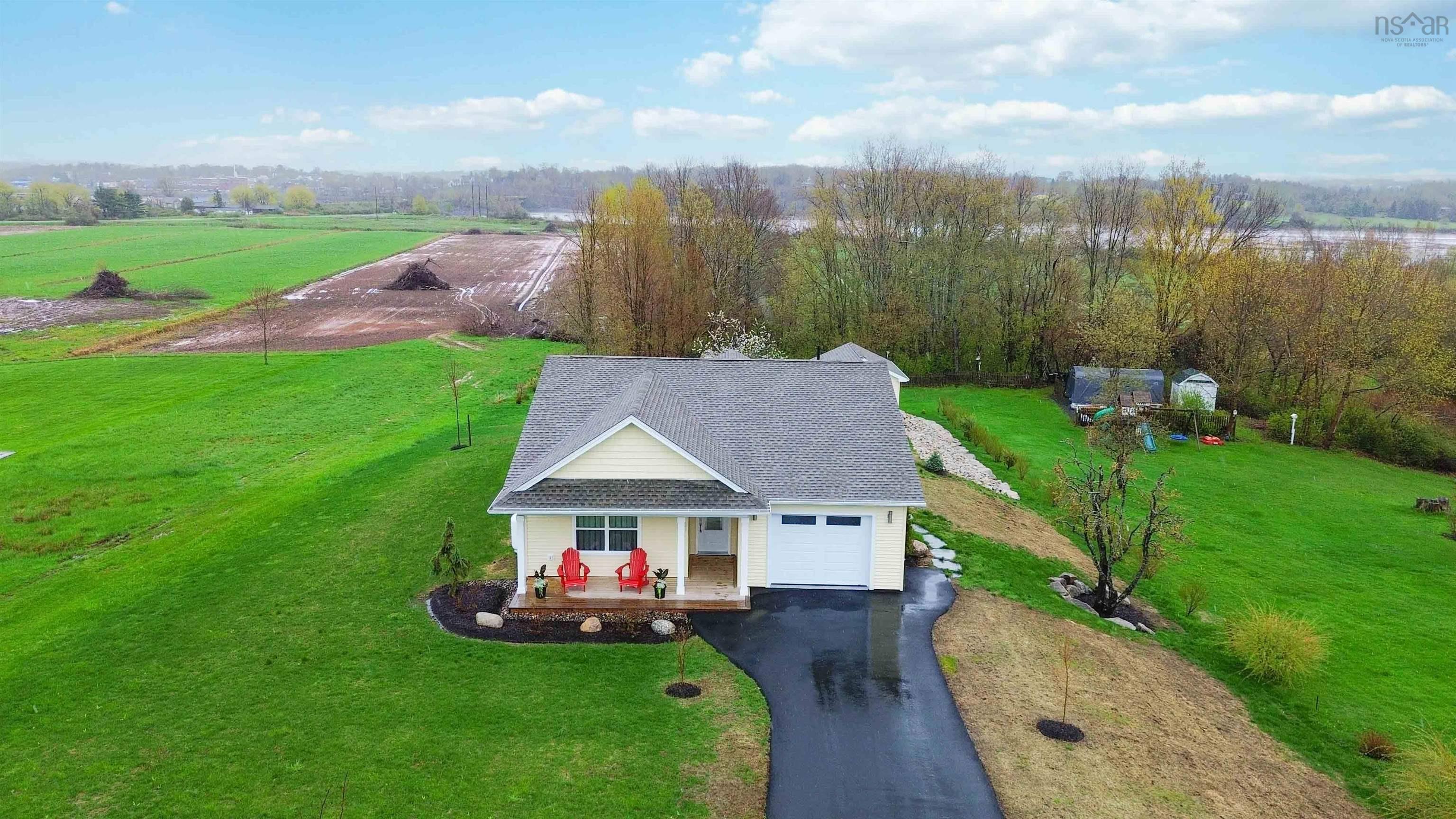 $692,900.00: 105 Town Road, Falmouth