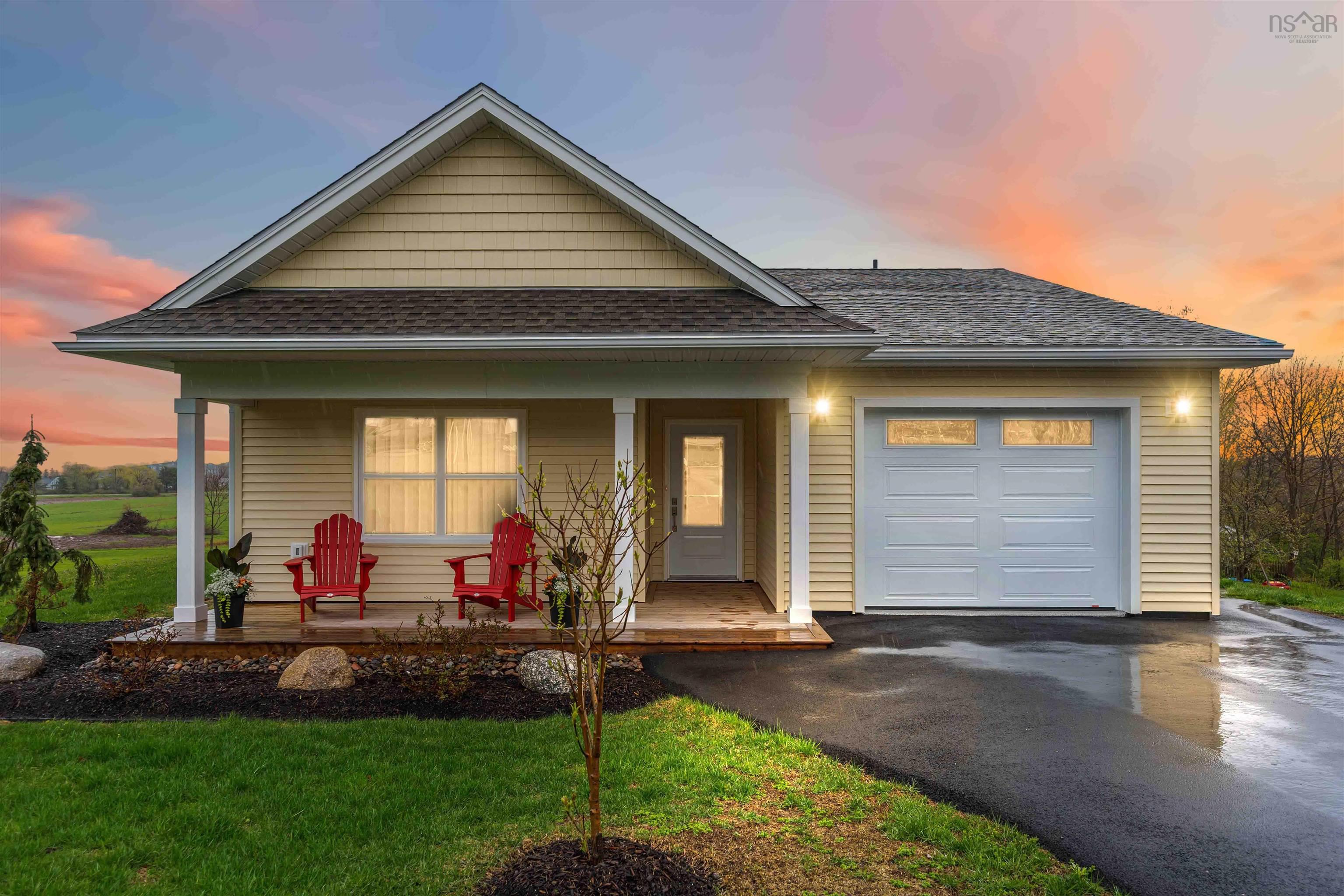 $692,900.00: 105 Town Road, Falmouth