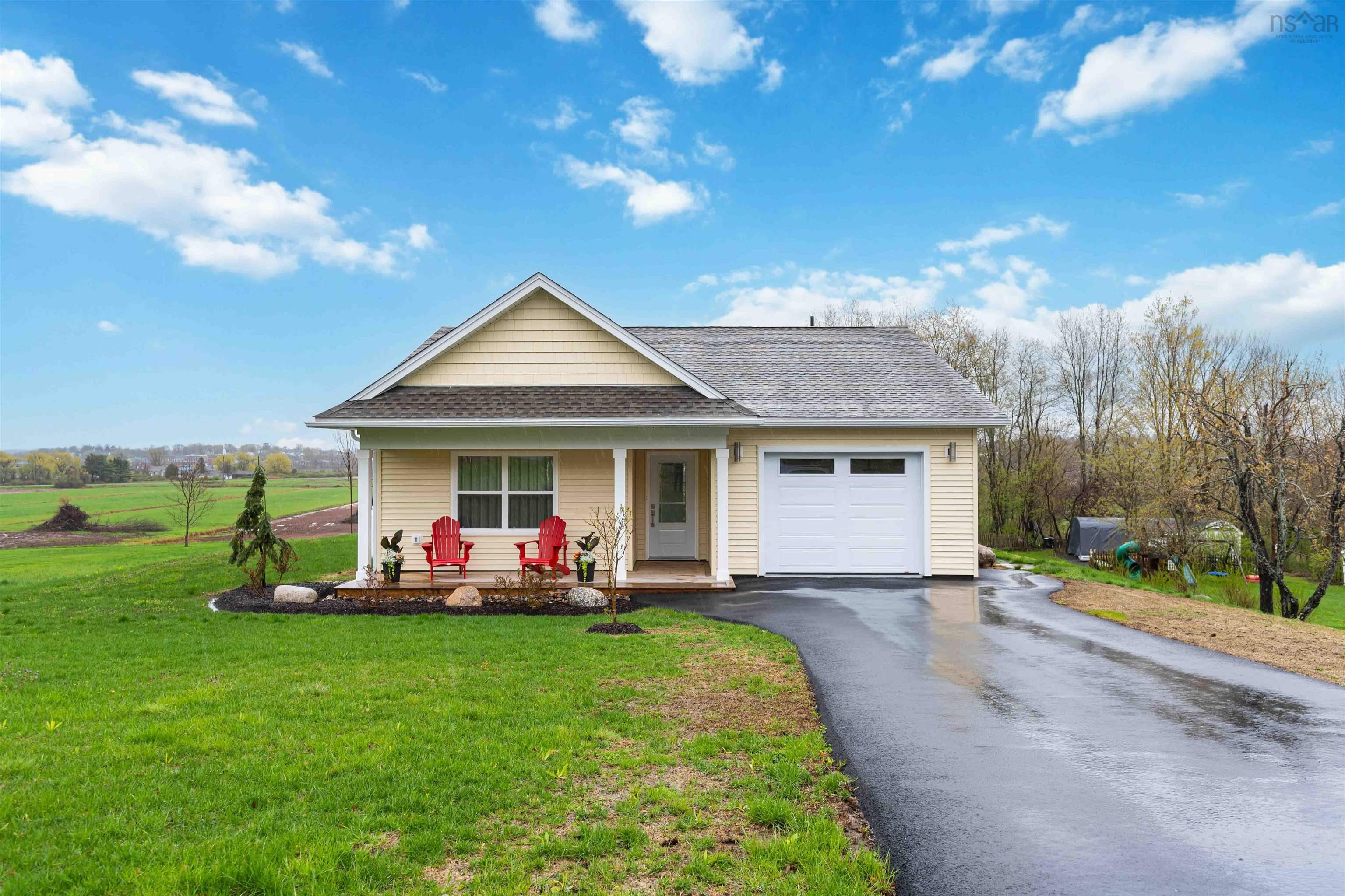 $692,900.00: 105 Town Road, Falmouth