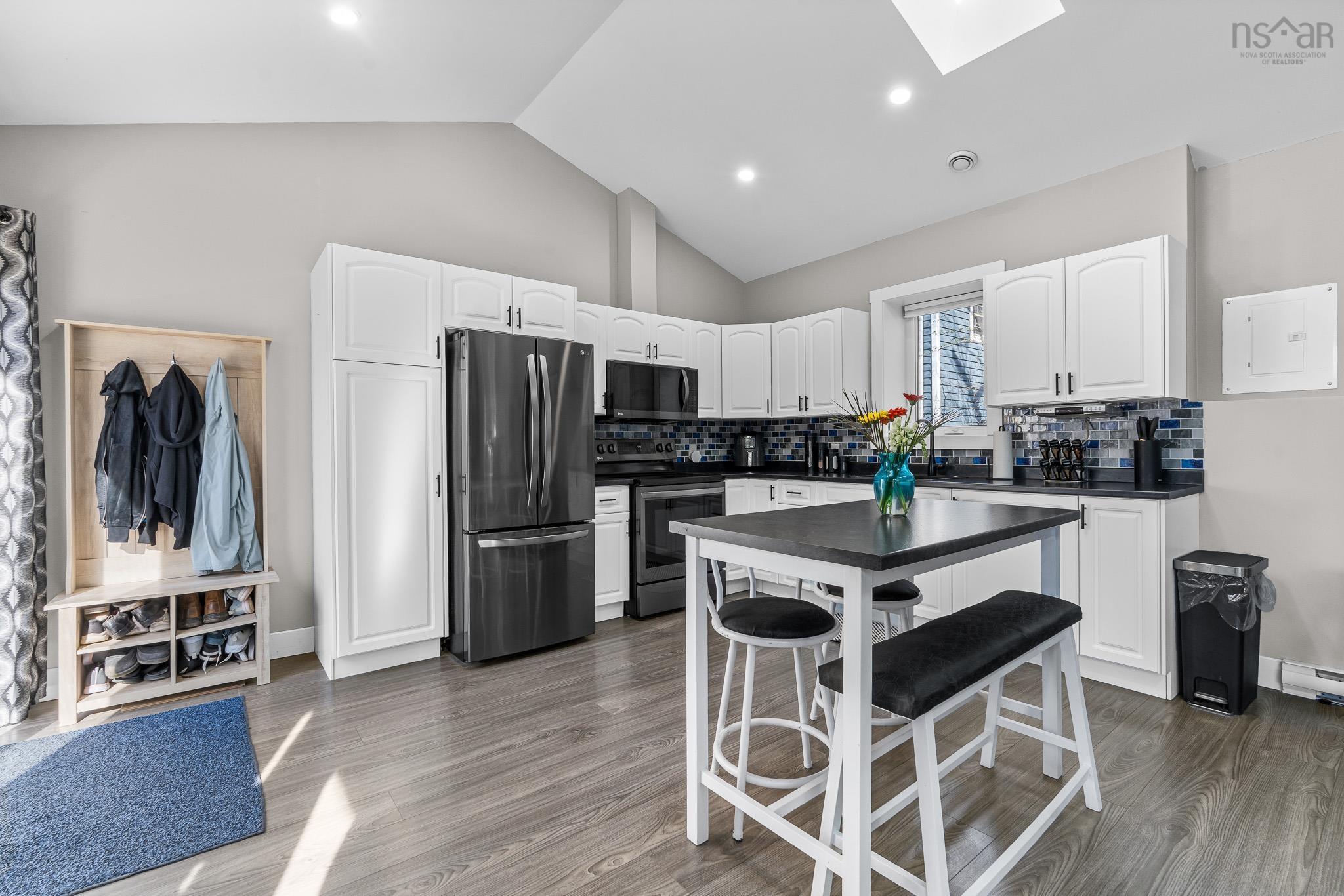 $689,900.00: 12 Wamphray Crescent, Dartmouth