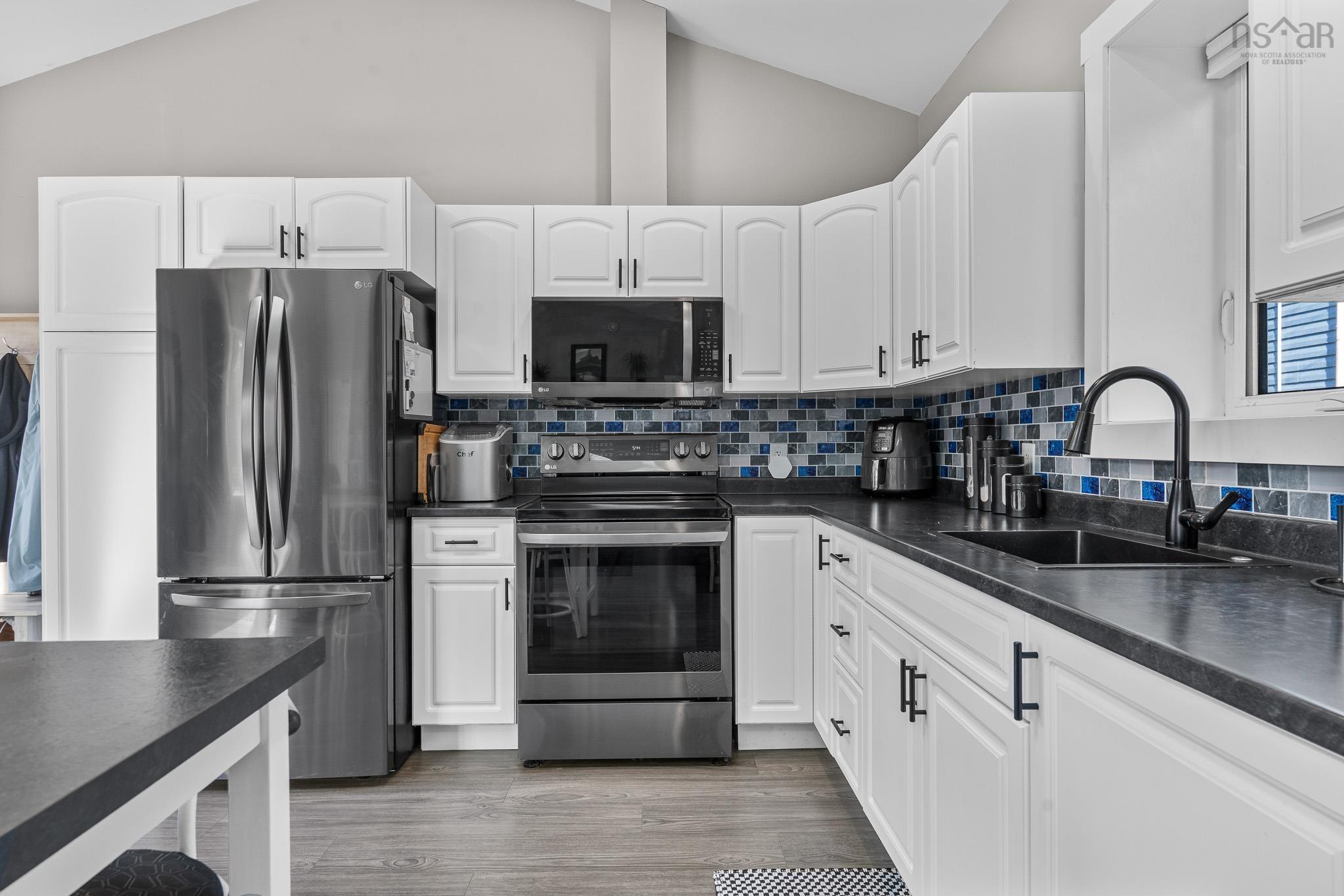 $689,900.00: 12 Wamphray Crescent, Dartmouth