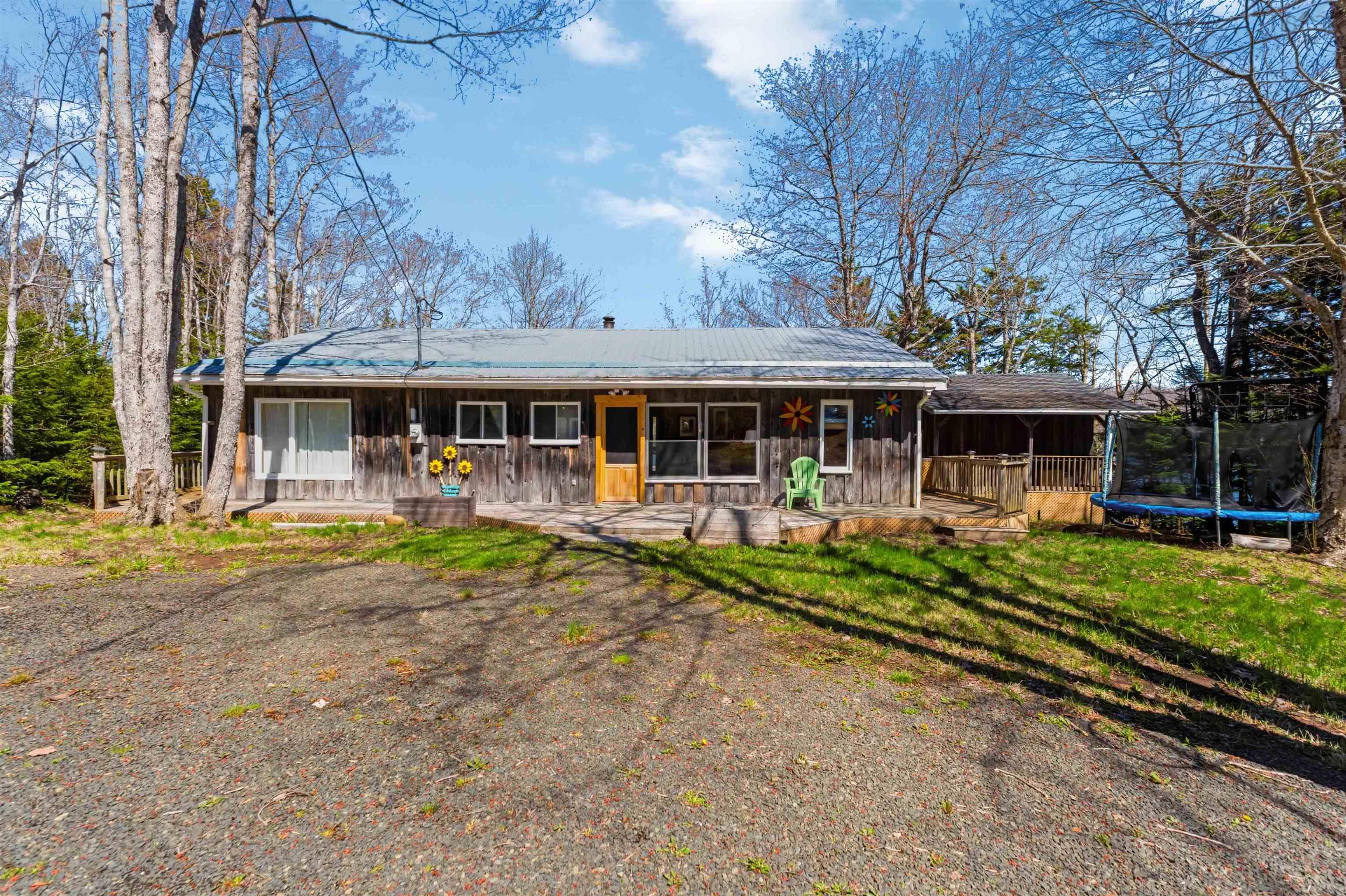 $495,000.00: 566 Lakeland Drive, Arlington West