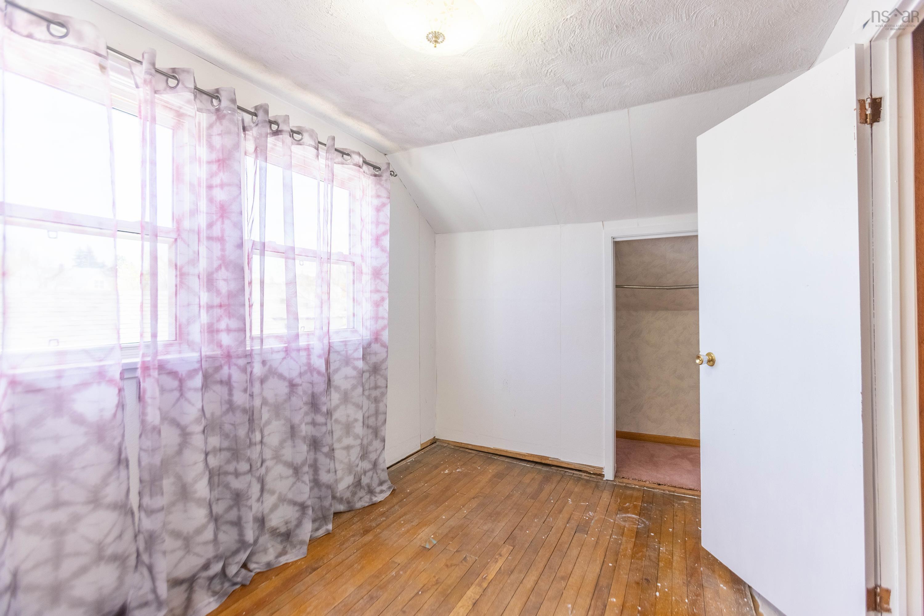 $224,900.00: 35 East Pleasant Street, Amherst