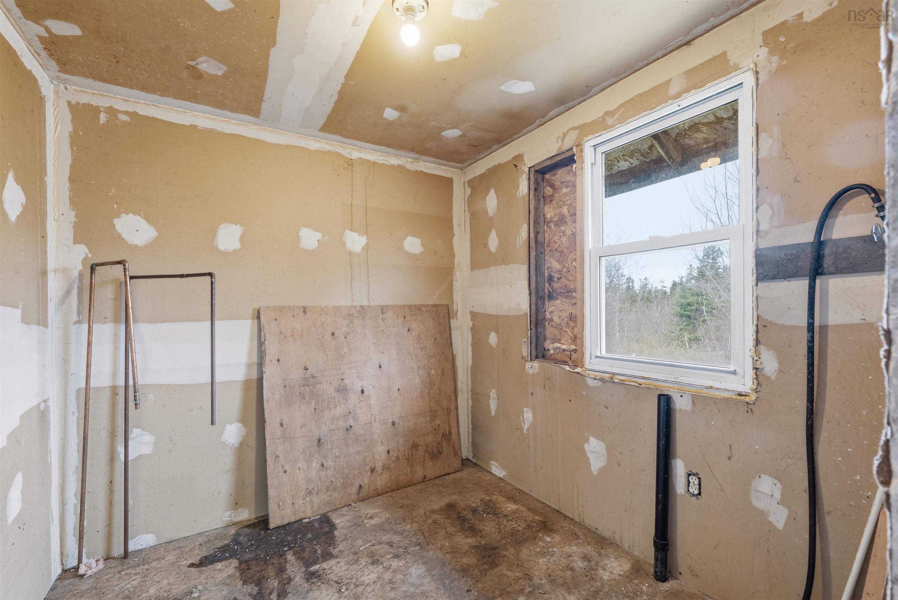 $175,000.00: 7942 Highway 215, Cambridge