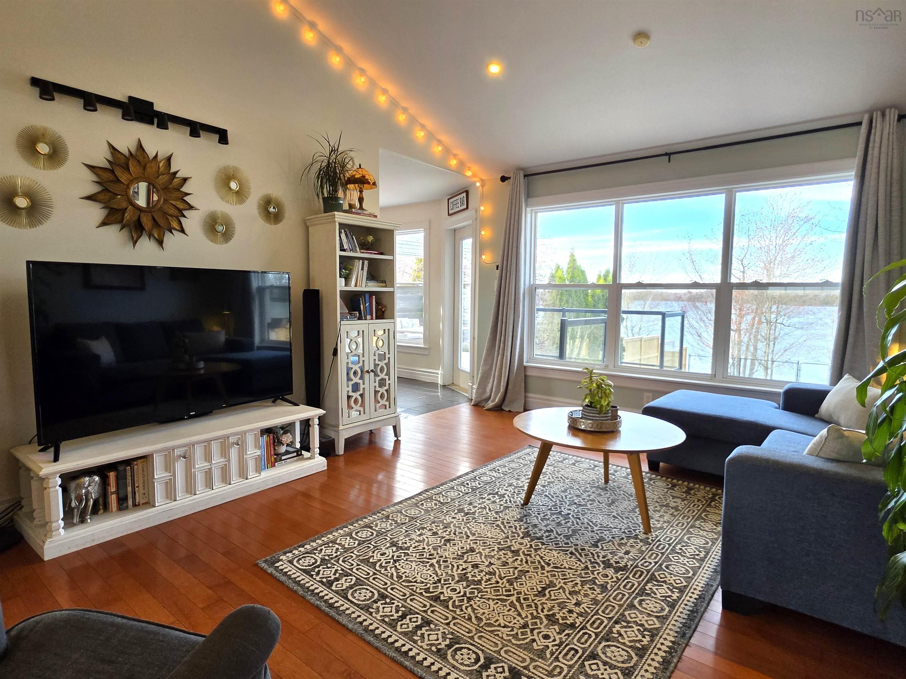 $879,900.00: 34 Lakeridge Crescent, Colby South