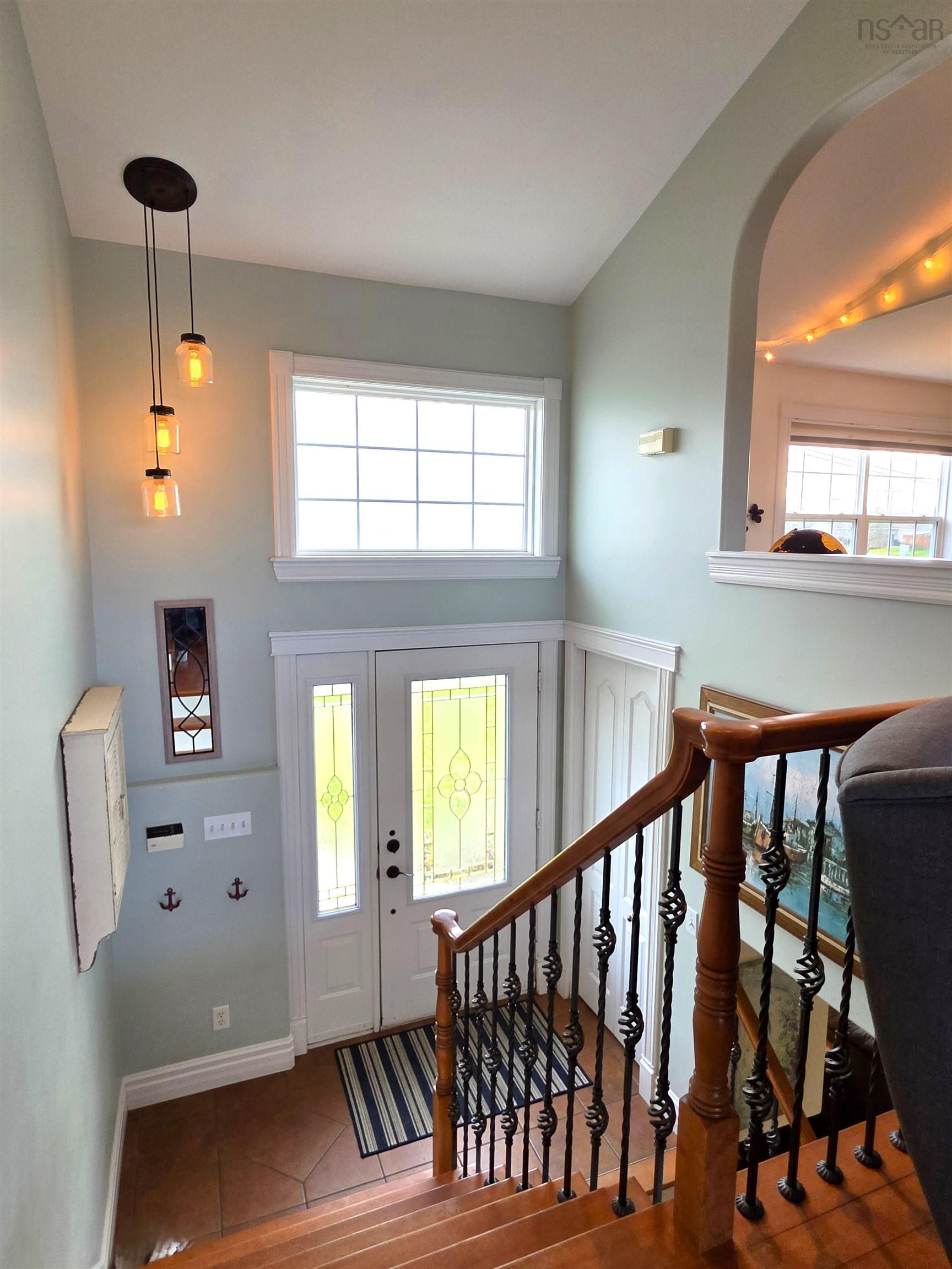 $879,900.00: 34 Lakeridge Crescent, Colby South