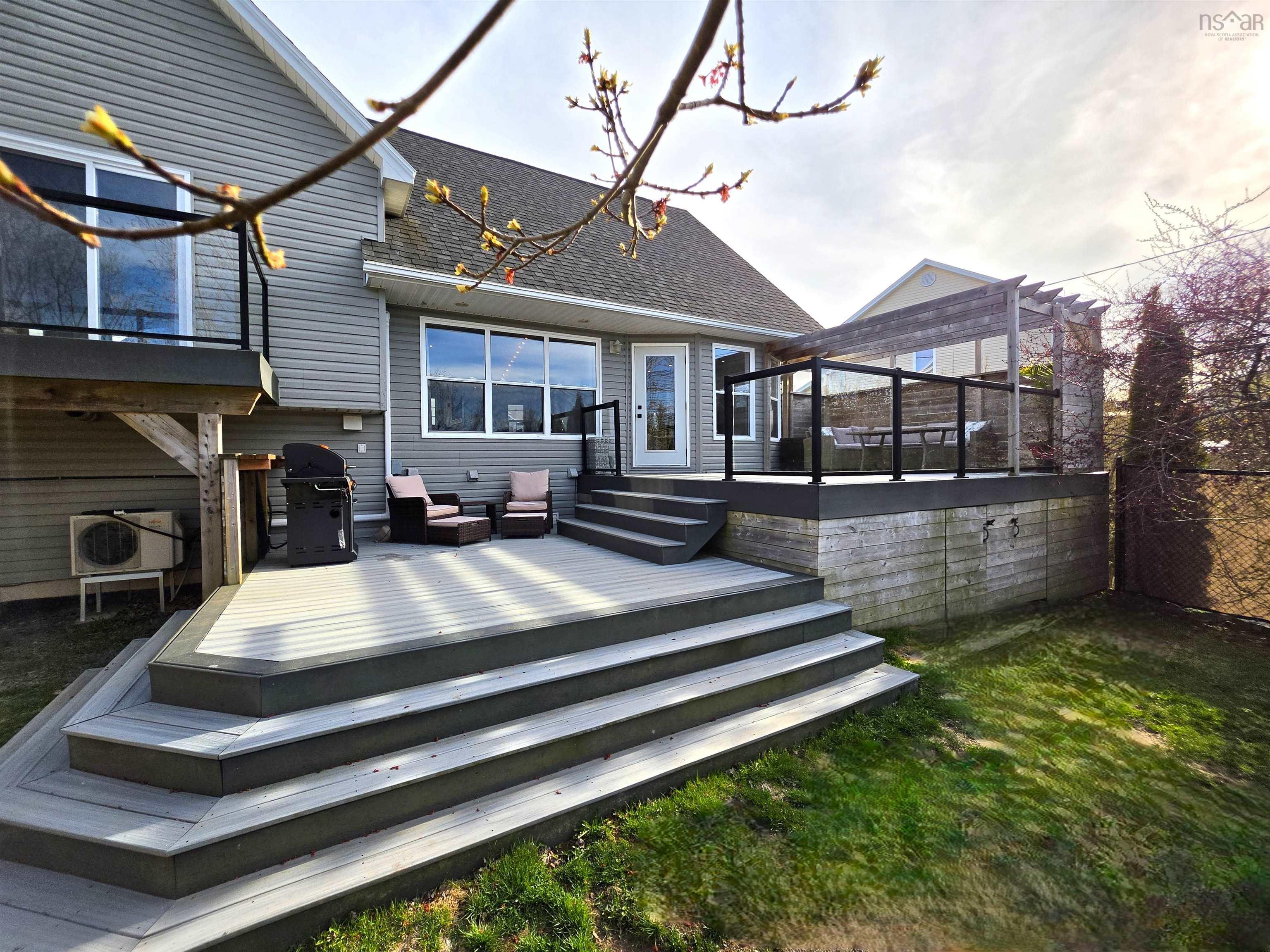 $879,900.00: 34 Lakeridge Crescent, Colby South