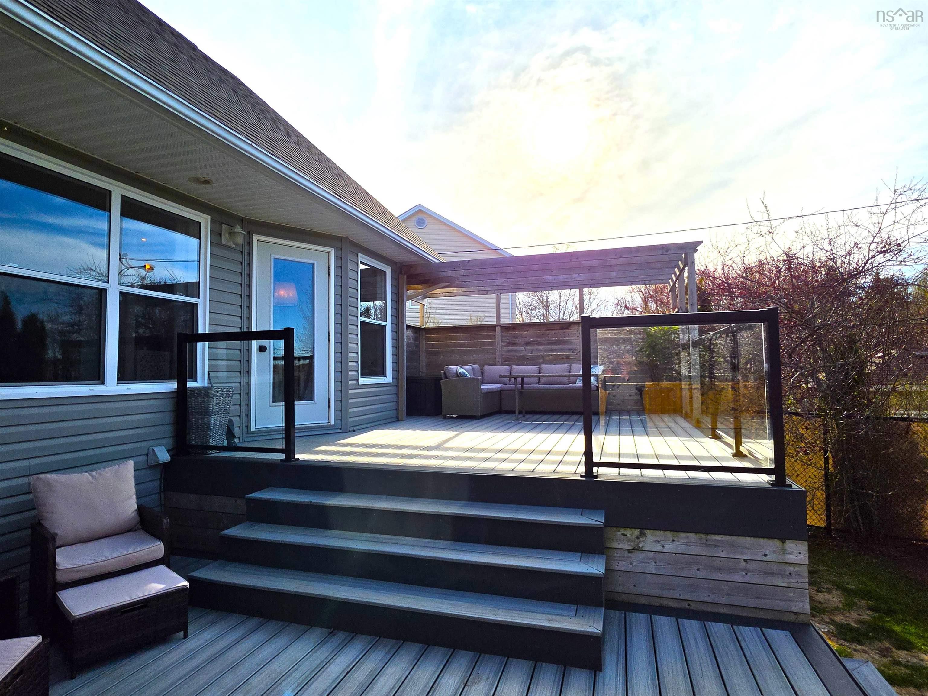 $879,900.00: 34 Lakeridge Crescent, Colby South