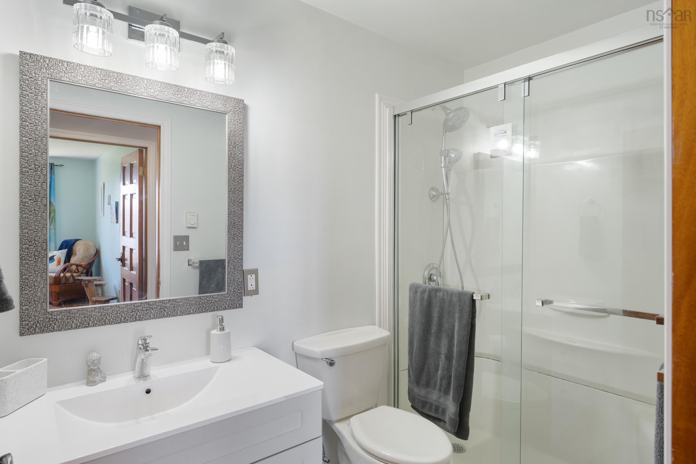 $699,000.00: 18-20 Harbourview Drive, Yarmouth