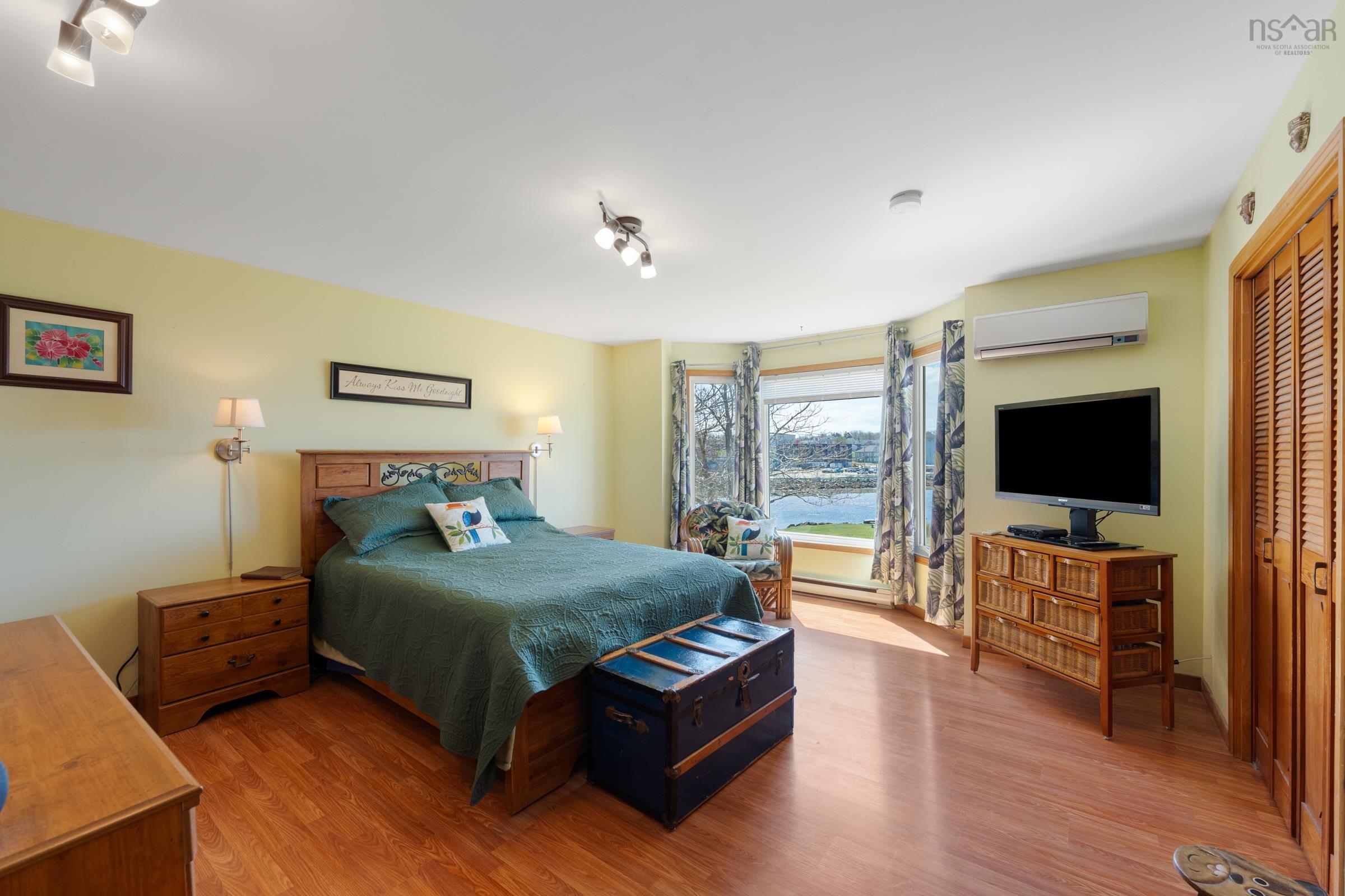 $699,000.00: 18-20 Harbourview Drive, Yarmouth