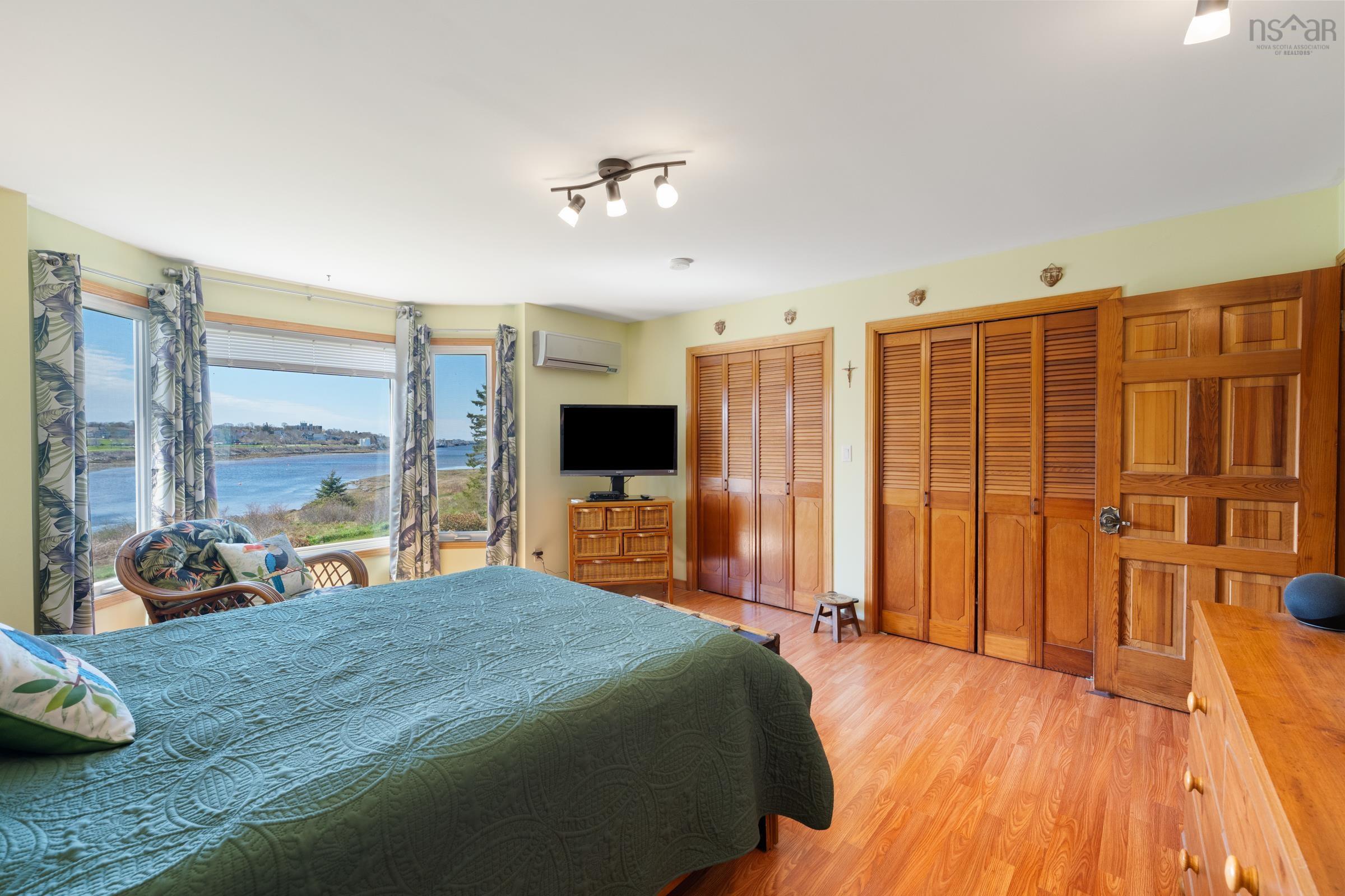 $699,000.00: 18-20 Harbourview Drive, Yarmouth