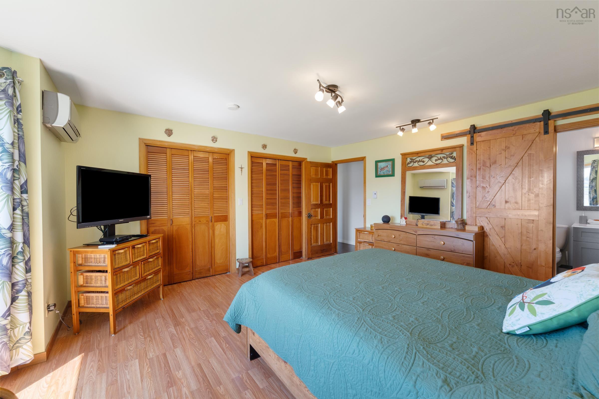 $699,000.00: 18-20 Harbourview Drive, Yarmouth