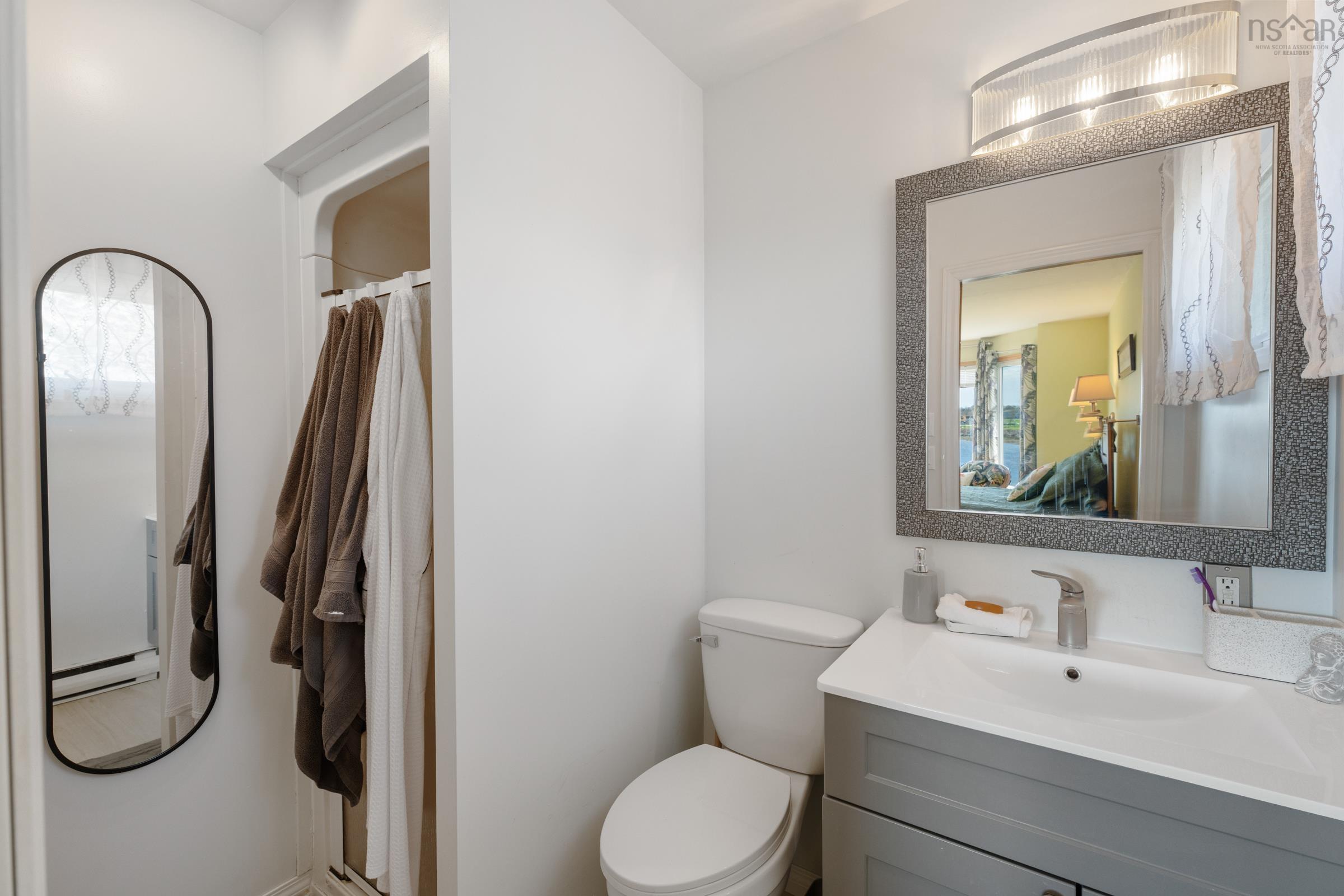 $699,000.00: 18-20 Harbourview Drive, Yarmouth