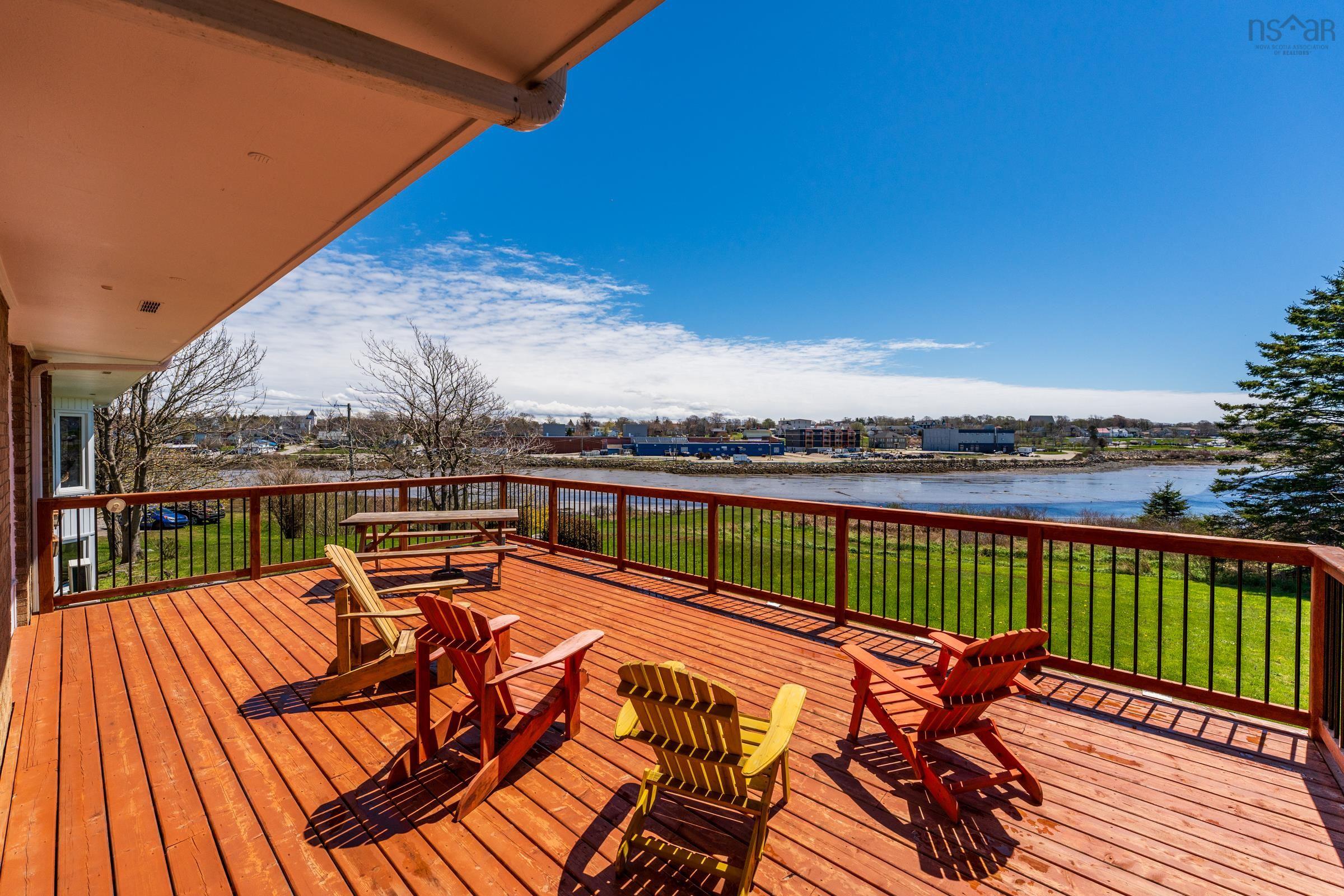 $699,000.00: 18-20 Harbourview Drive, Yarmouth