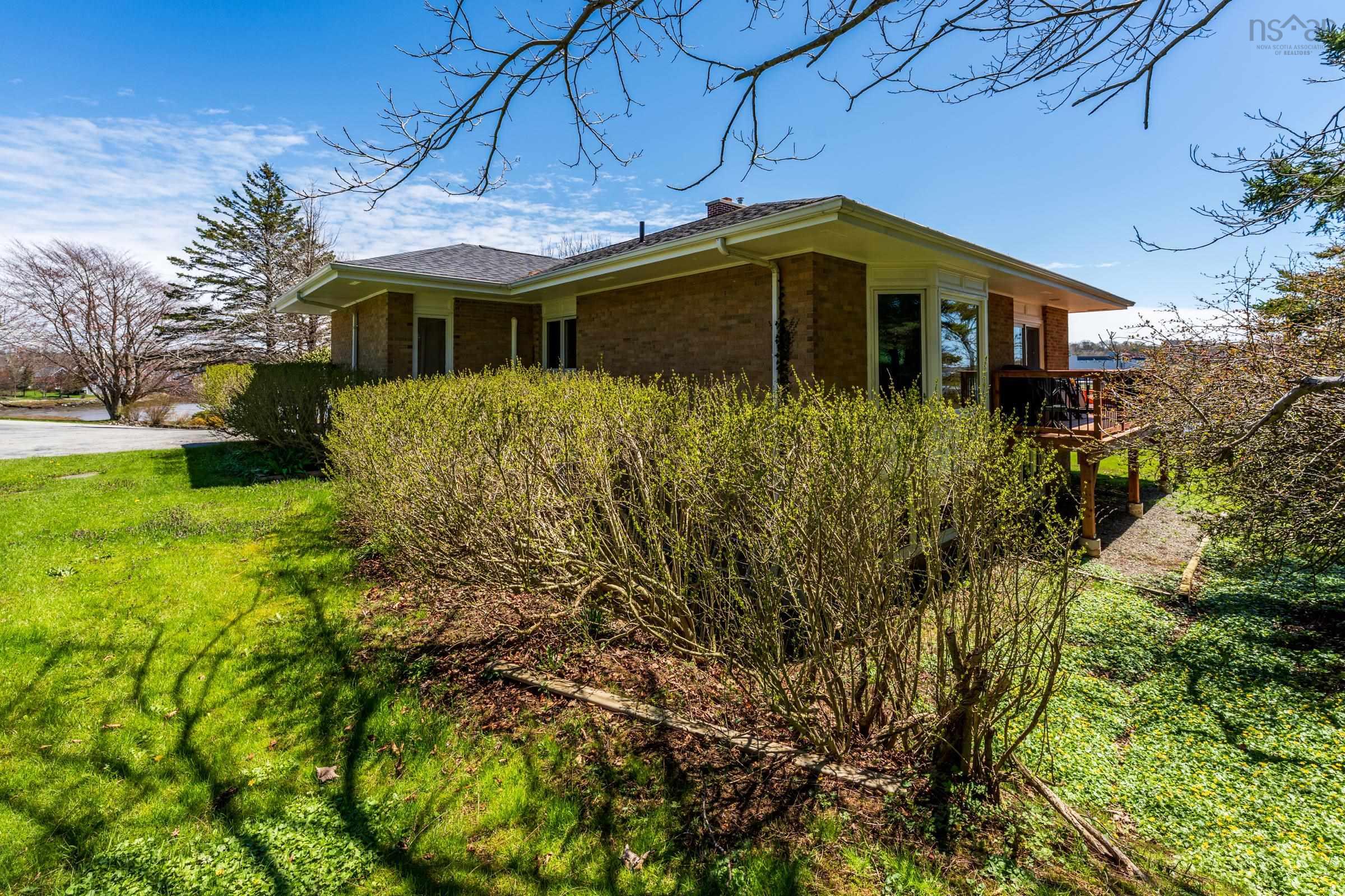 $699,000.00: 18-20 Harbourview Drive, Yarmouth