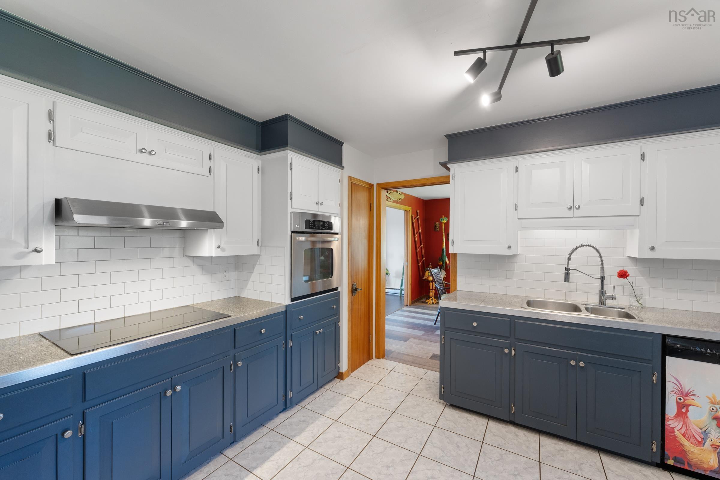 $699,000.00: 18-20 Harbourview Drive, Yarmouth