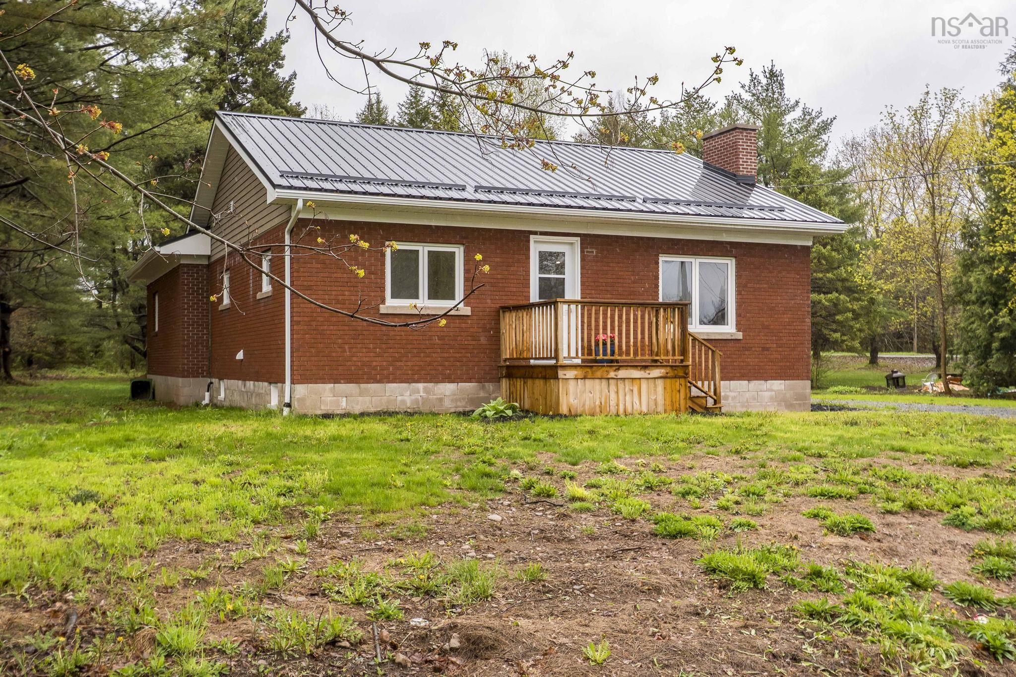 $430,000.00: 1649 Avondale Road, Mantua