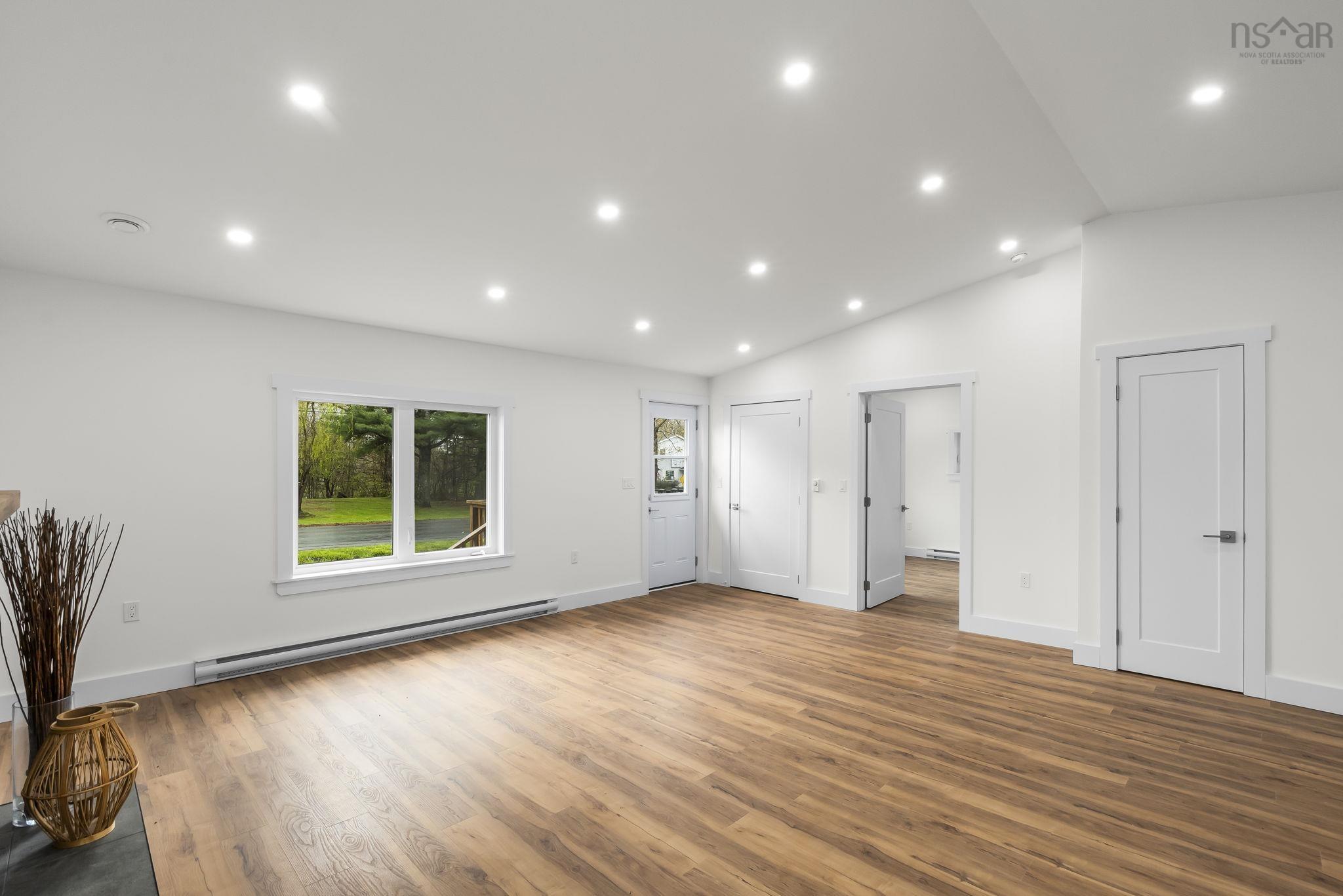 $430,000.00: 1649 Avondale Road, Mantua