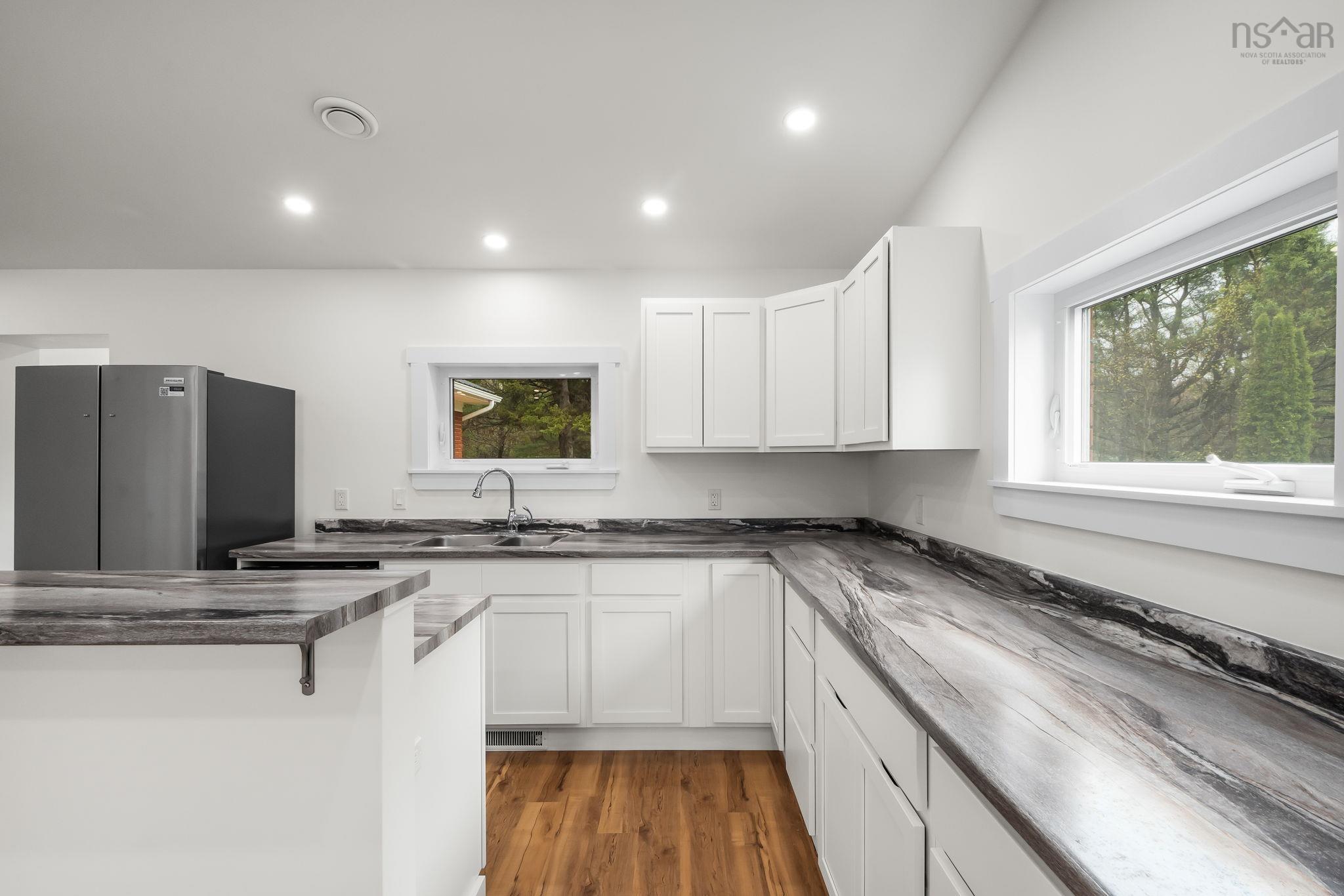 $430,000.00: 1649 Avondale Road, Mantua