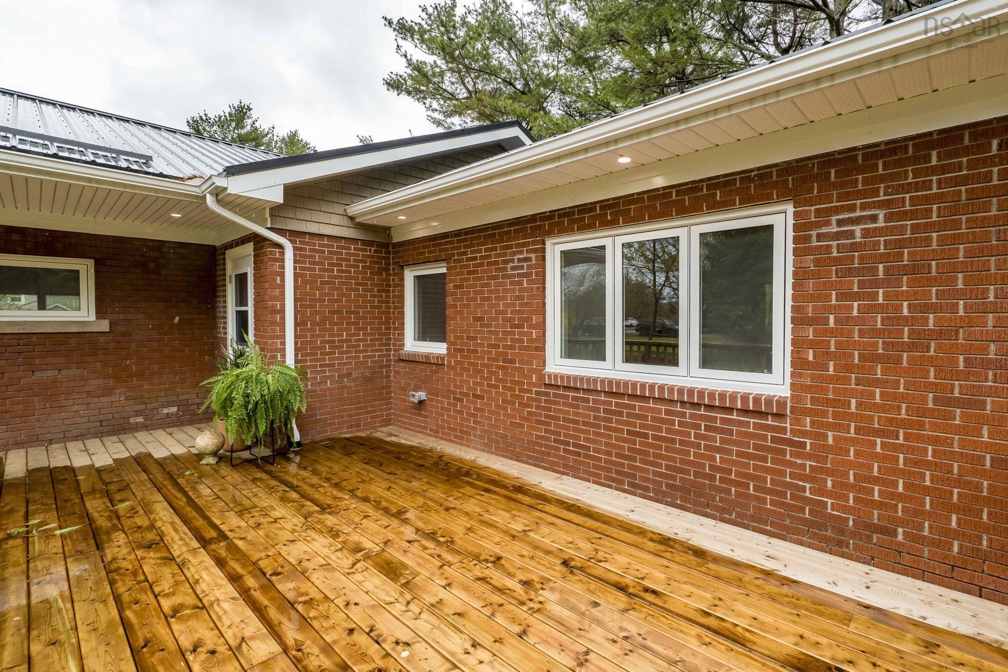 $430,000.00: 1649 Avondale Road, Mantua