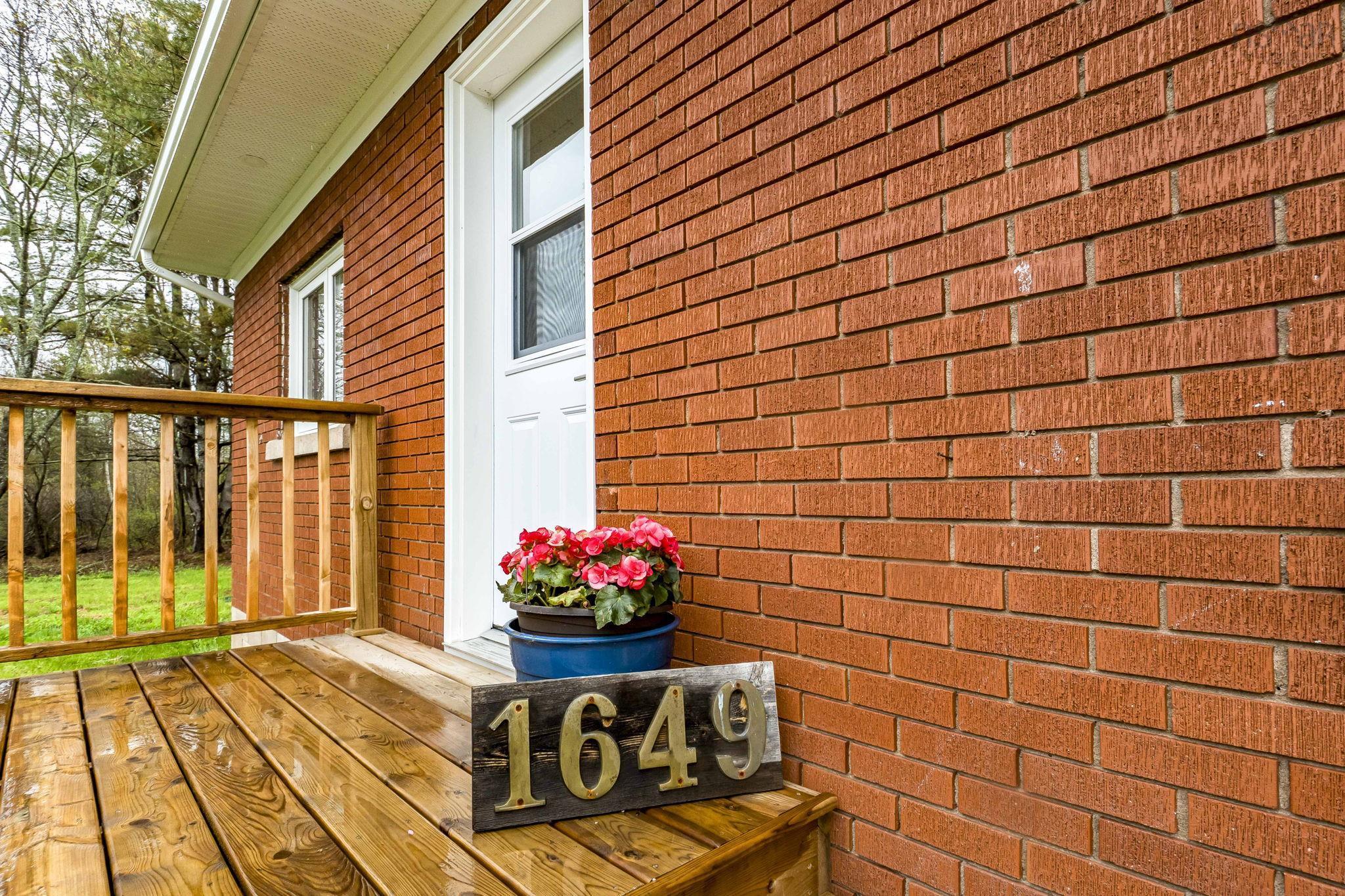 $430,000.00: 1649 Avondale Road, Mantua