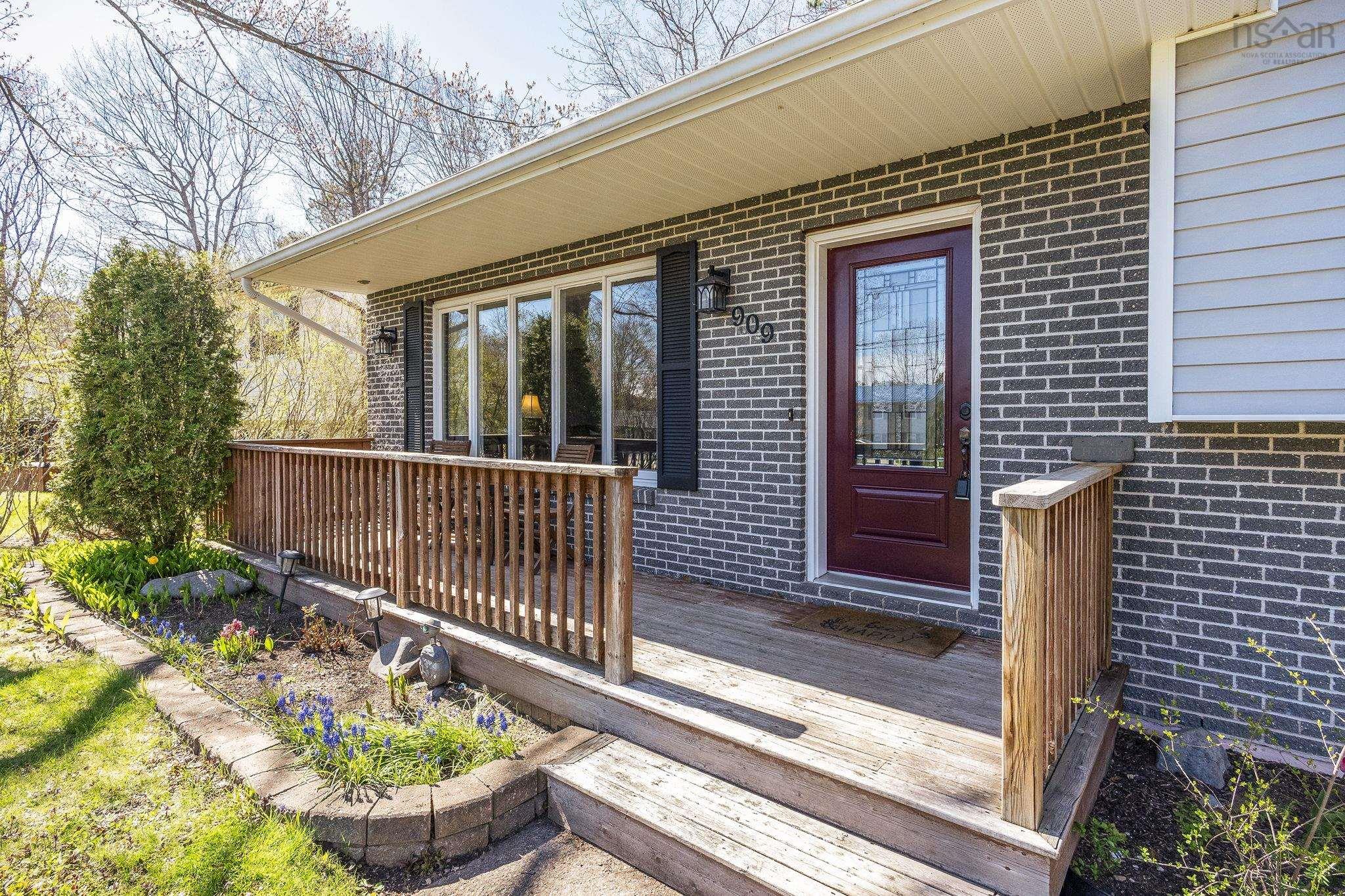 $550,000.00: 909 Julie Drive, Kingston