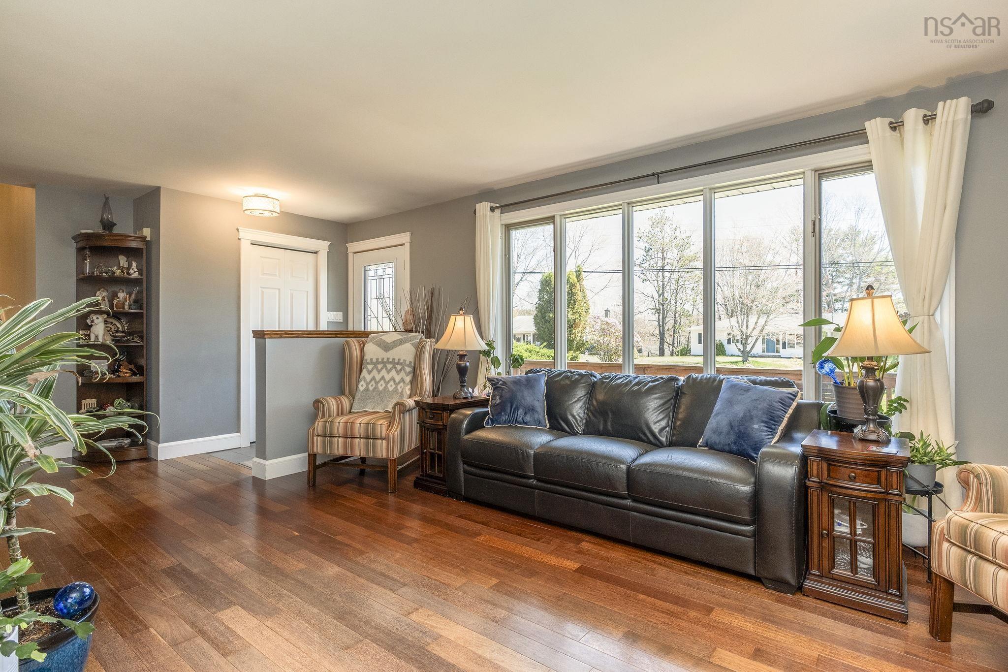 $550,000.00: 909 Julie Drive, Kingston
