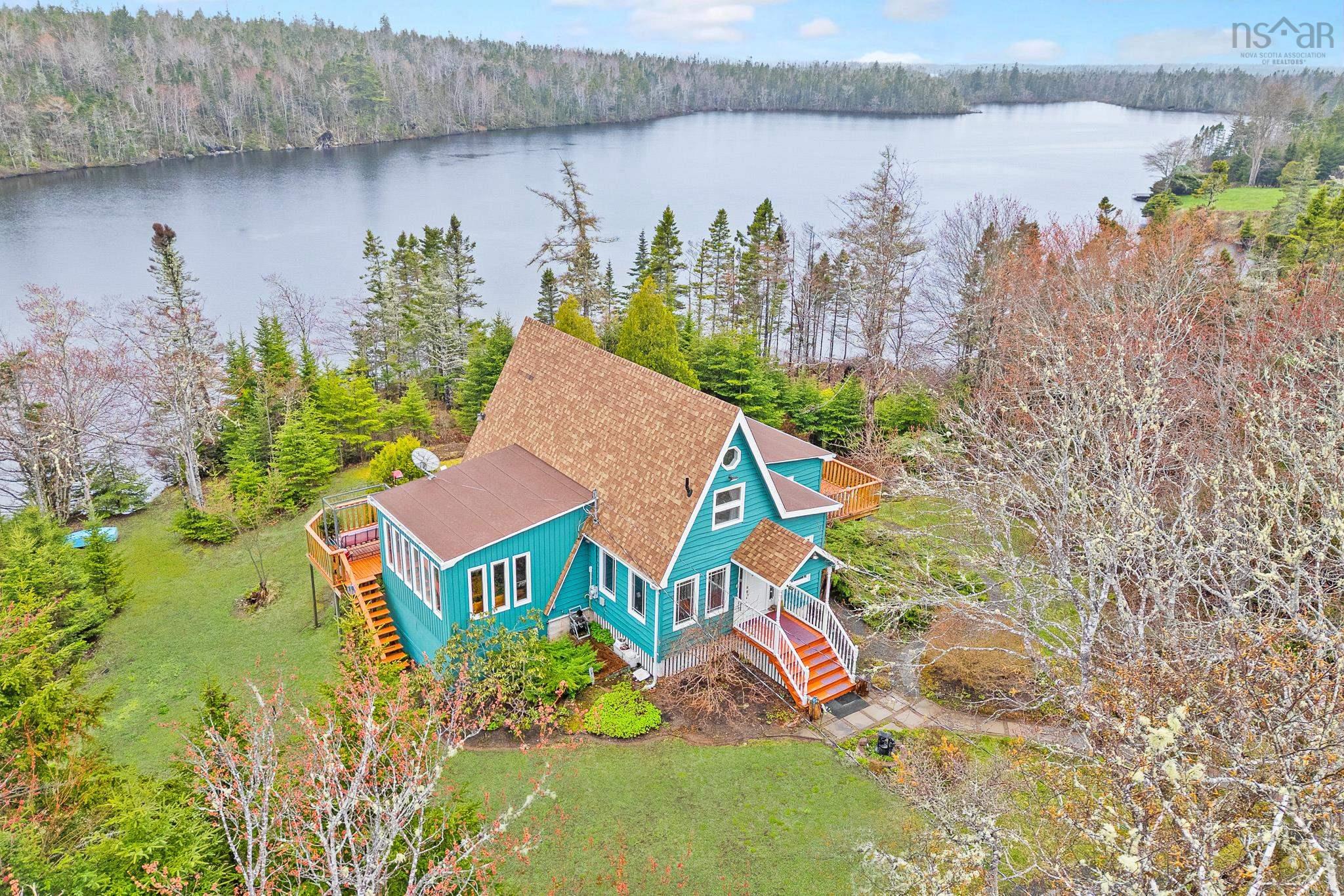$649,900.00: 11028 Highway 7, Lake Charlotte