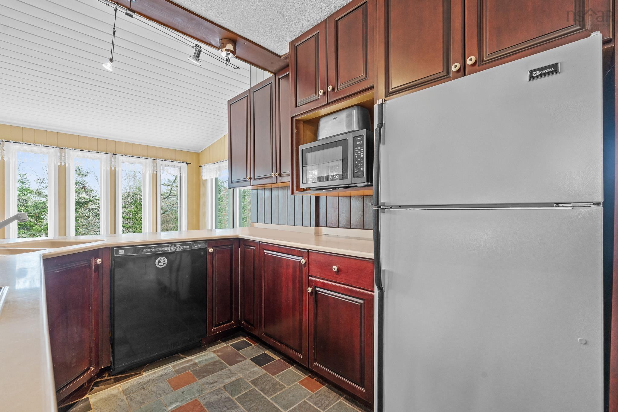 $649,900.00: 11028 Highway 7, Lake Charlotte