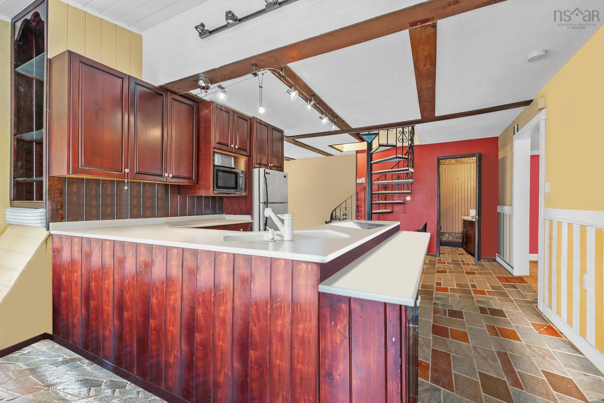 $649,900.00: 11028 Highway 7, Lake Charlotte