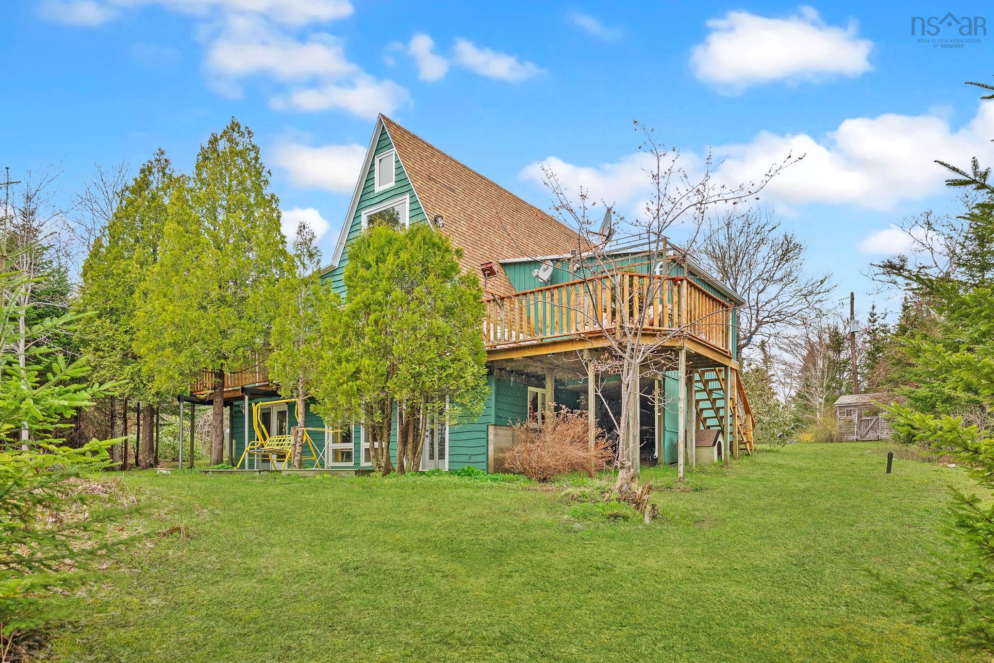 $649,900.00: 11028 Highway 7, Lake Charlotte