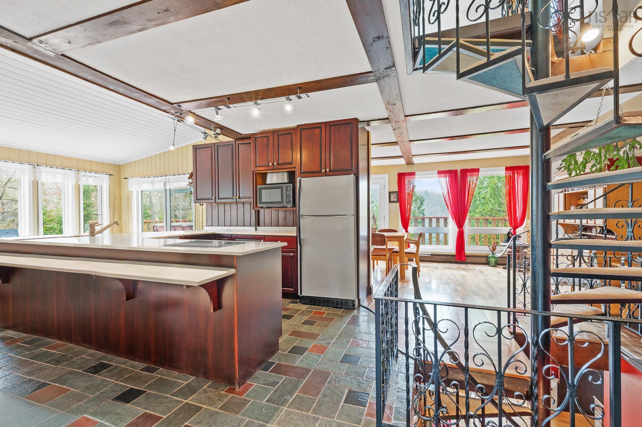 $649,900.00: 11028 Highway 7, Lake Charlotte