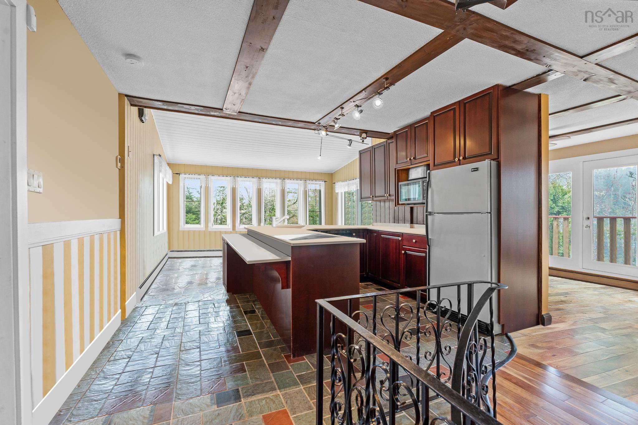 $649,900.00: 11028 Highway 7, Lake Charlotte