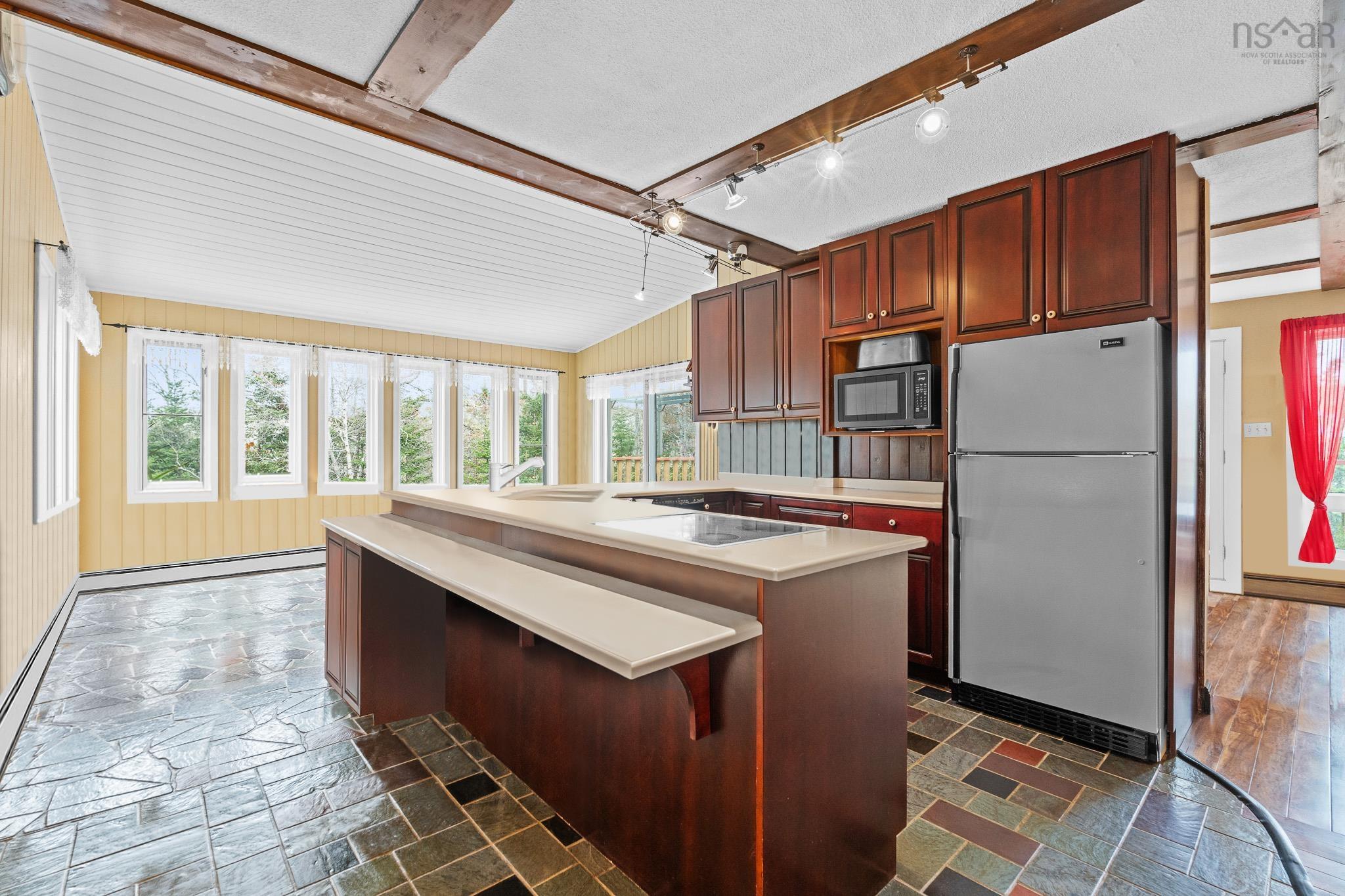$649,900.00: 11028 Highway 7, Lake Charlotte
