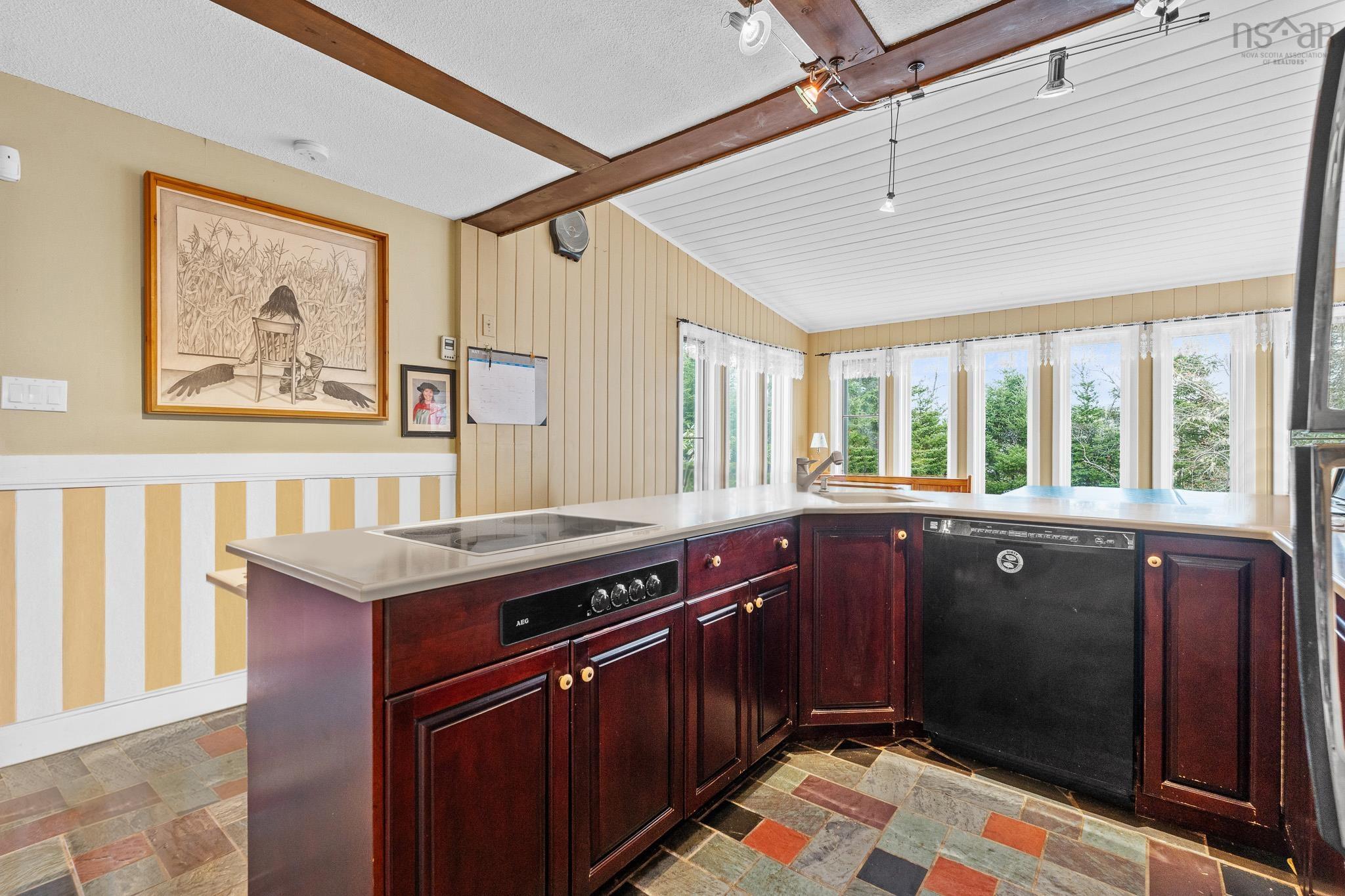 $649,900.00: 11028 Highway 7, Lake Charlotte