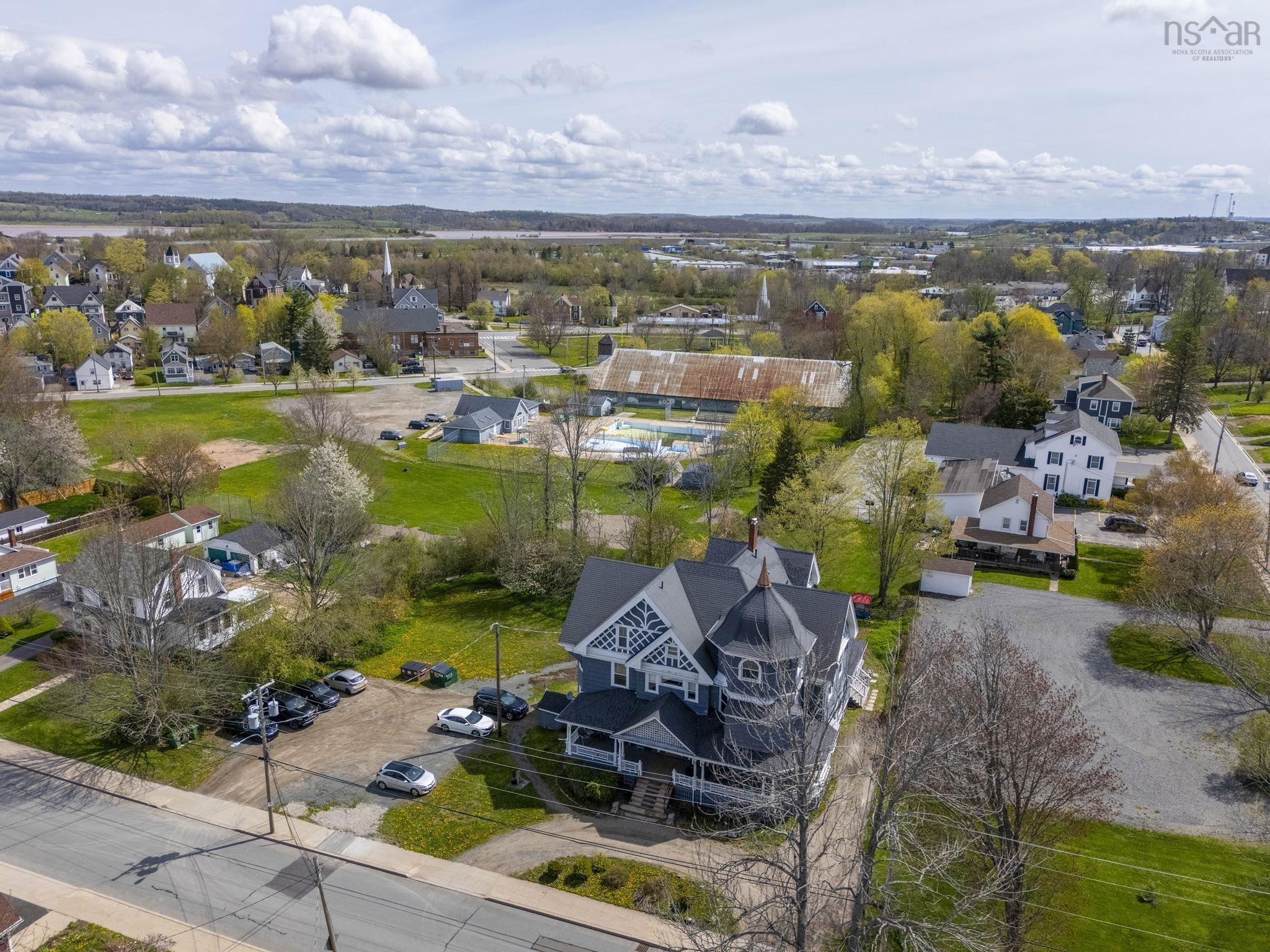 $1,350,000.00: 257 Wiley Avenue S, Windsor
