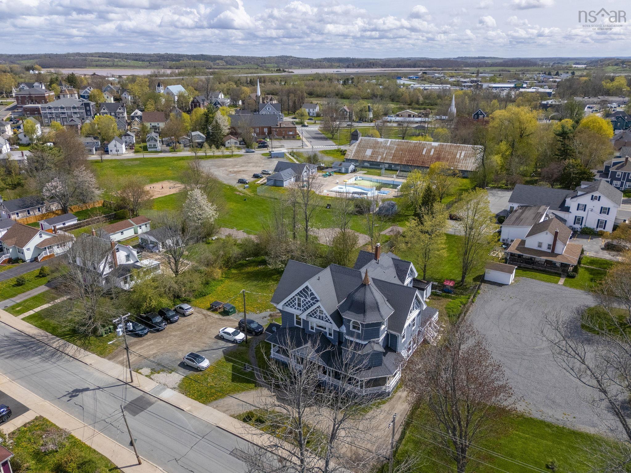$1,350,000.00: 257 Wiley Avenue S, Windsor
