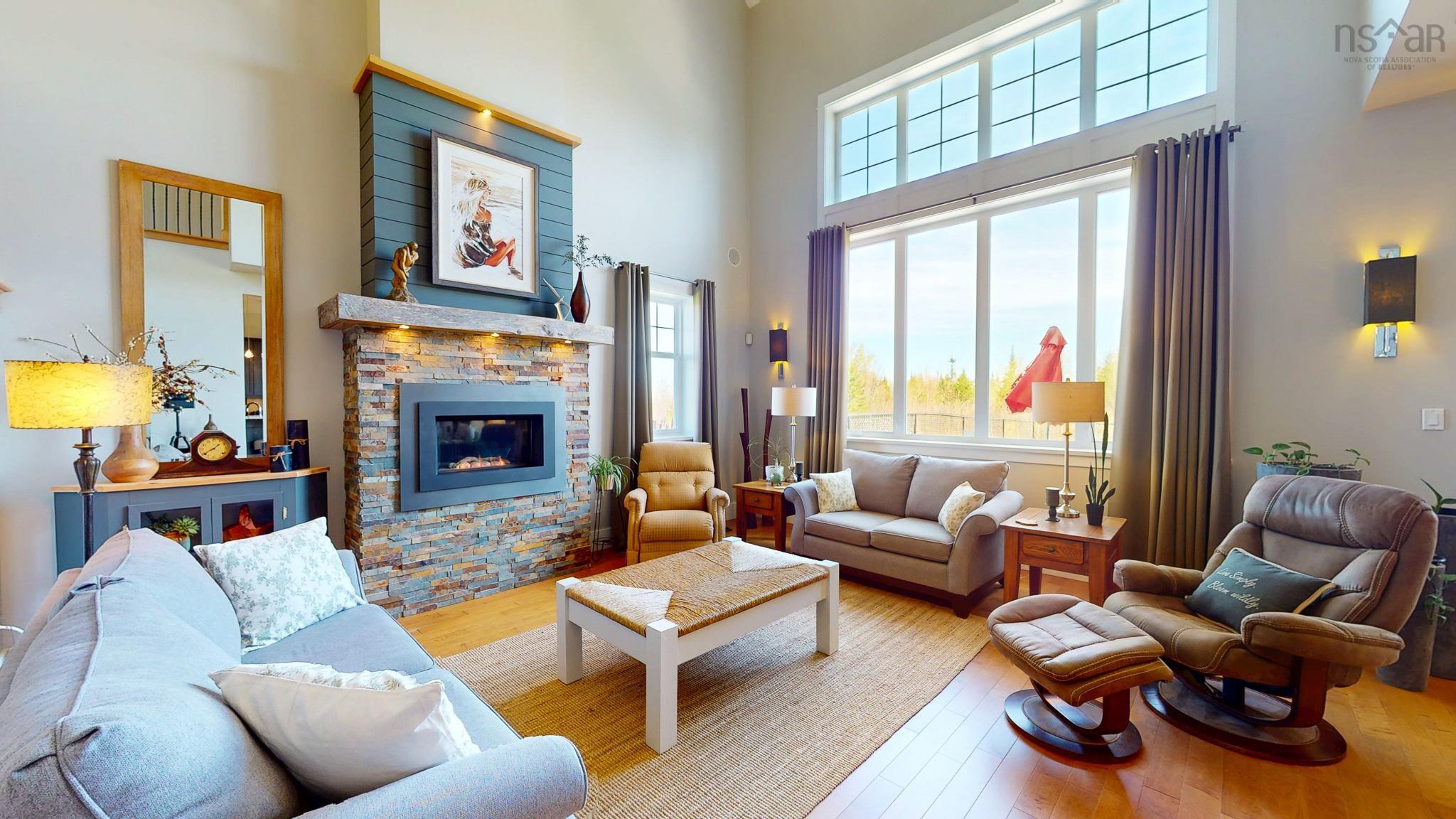 $869,800.00: 237 Canaan Cross Road, North Alton