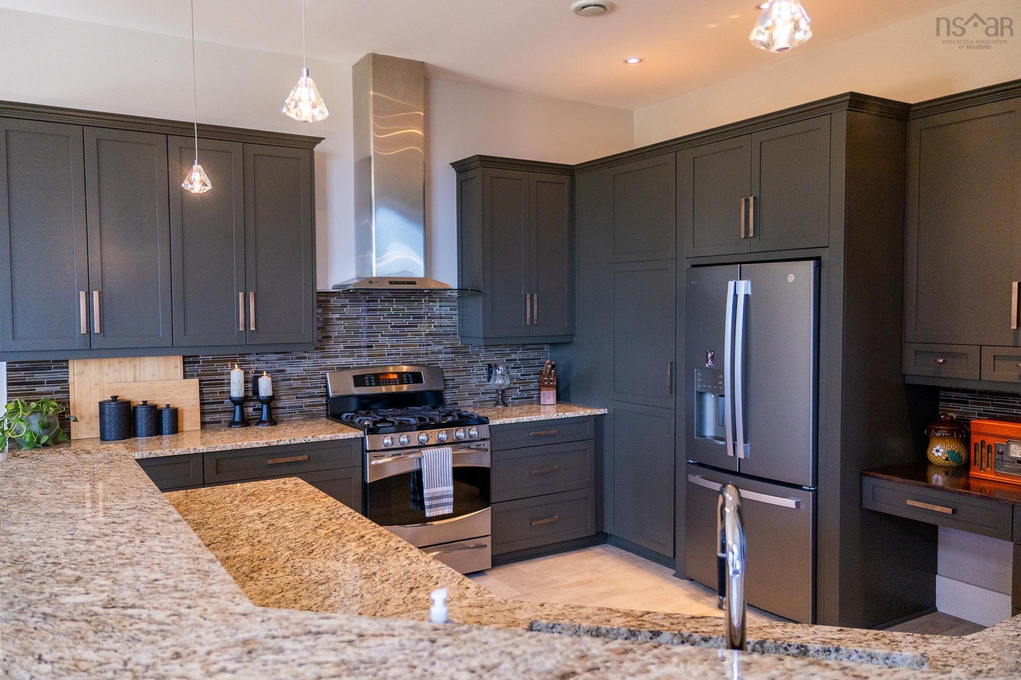 $869,800.00: 237 Canaan Cross Road, North Alton