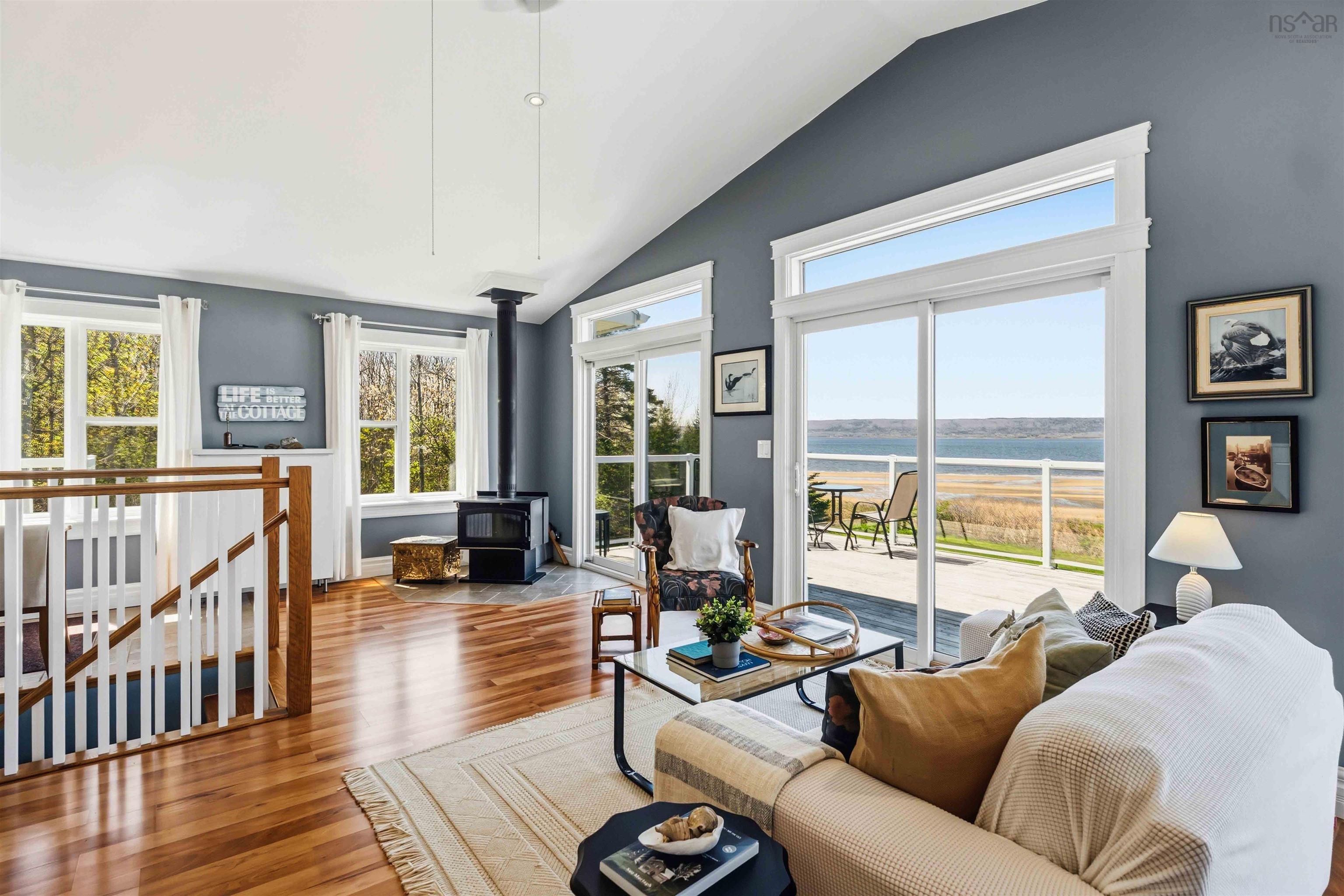 $649,000.00: 38 Shore Drive, Deep Brook